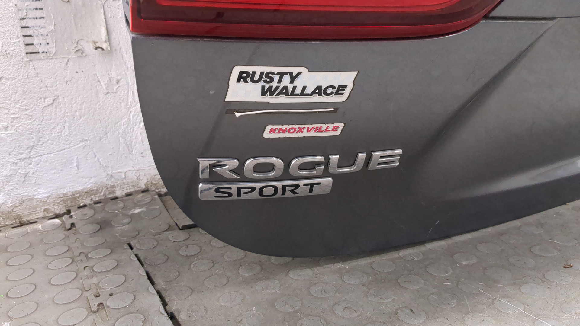 Дверь багажника