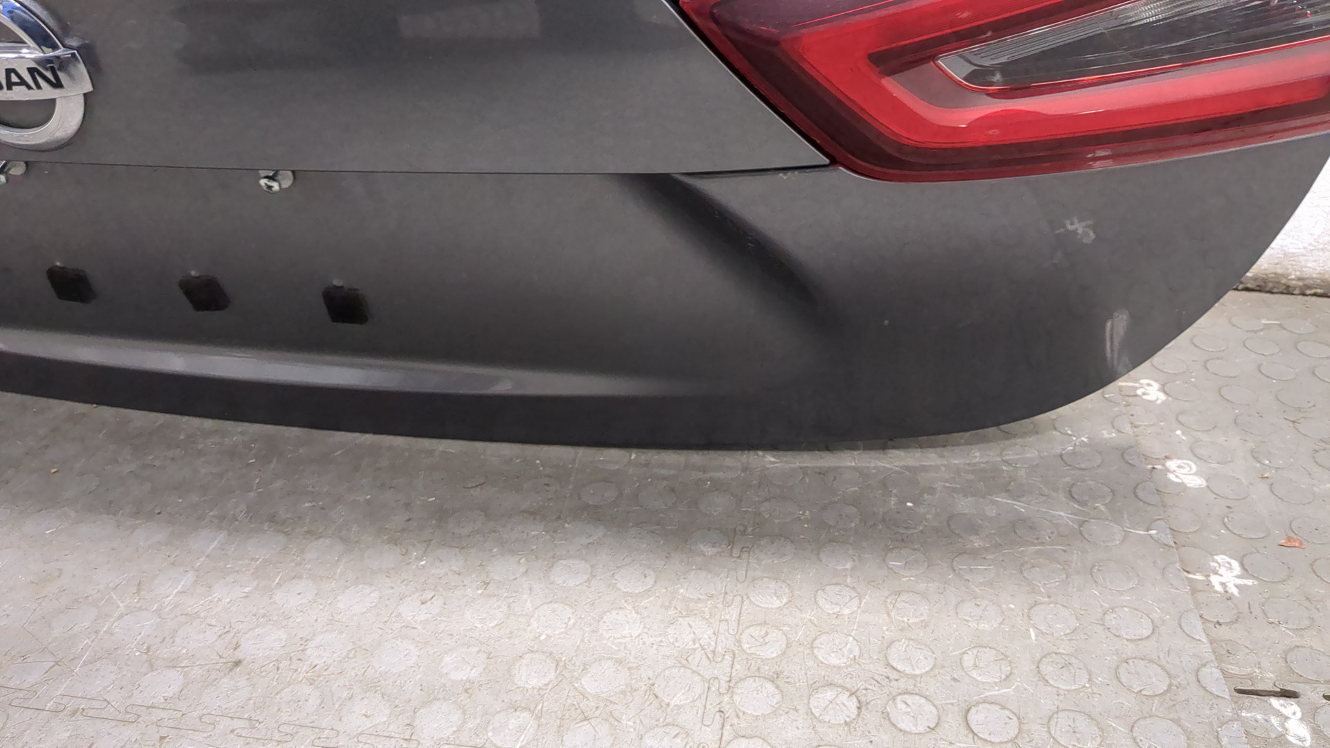 Дверь багажника