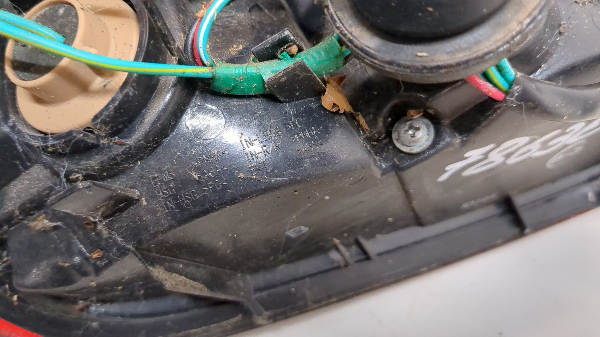 Фонарь задний правый