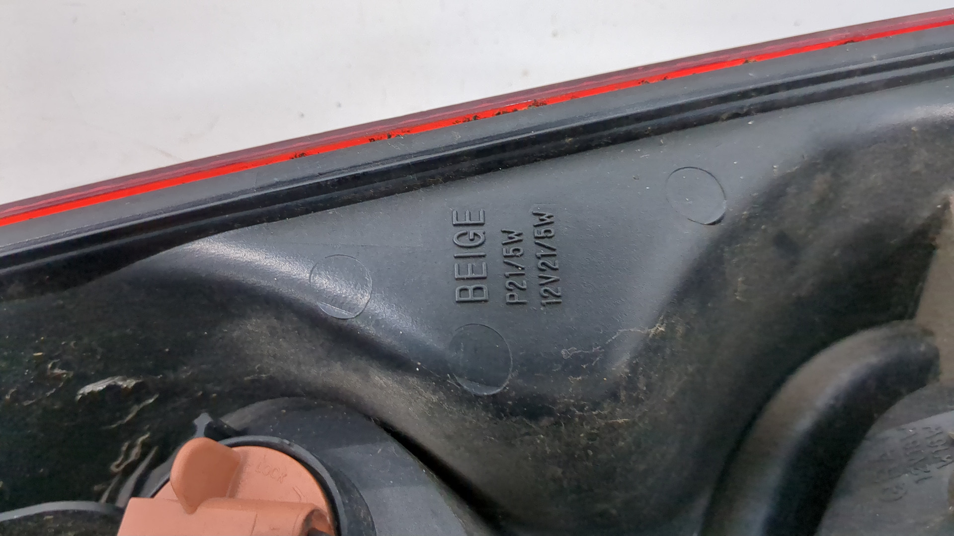 Фонарь задний левый