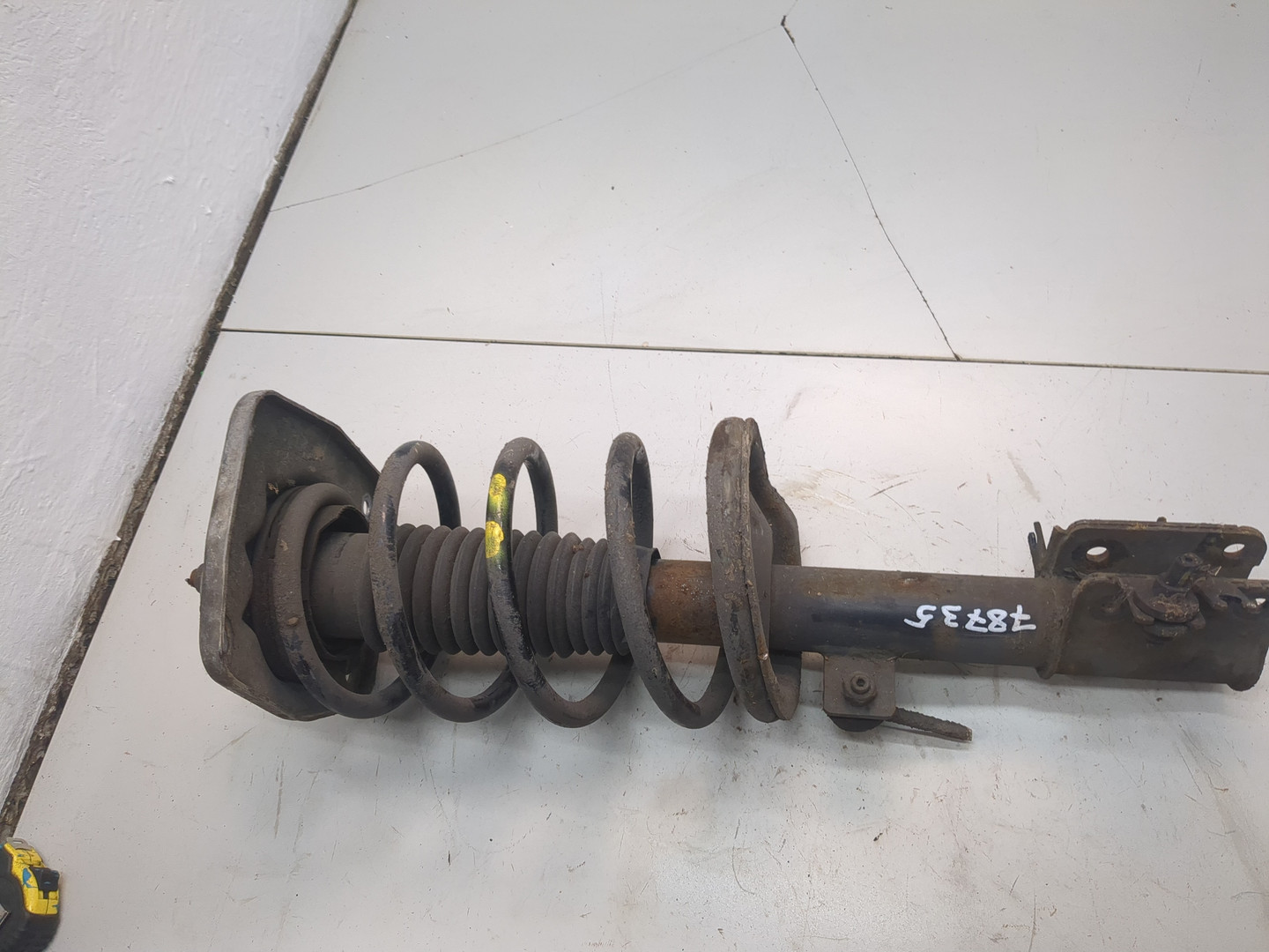 Амортизатор передний левый