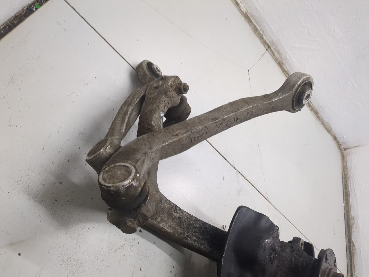 Кулак поворотный передний правый