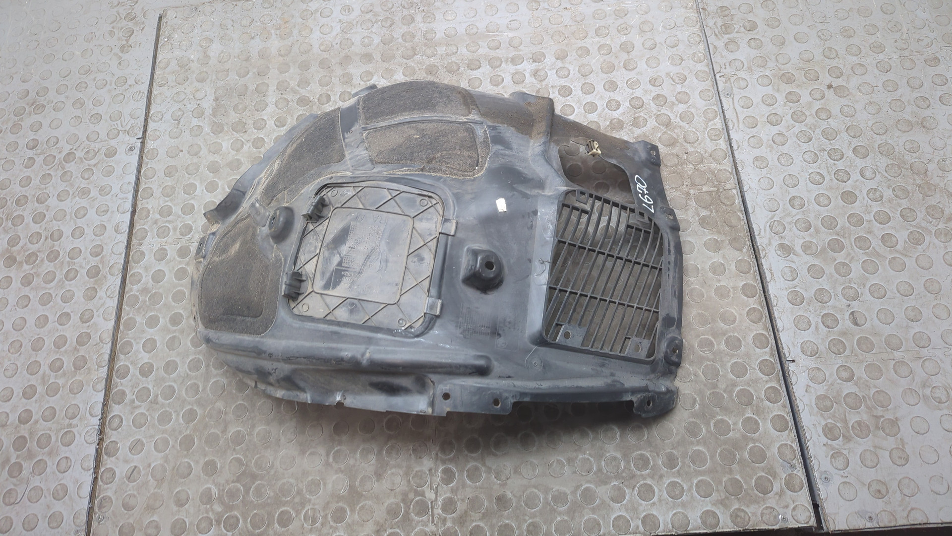 Локер передний правый