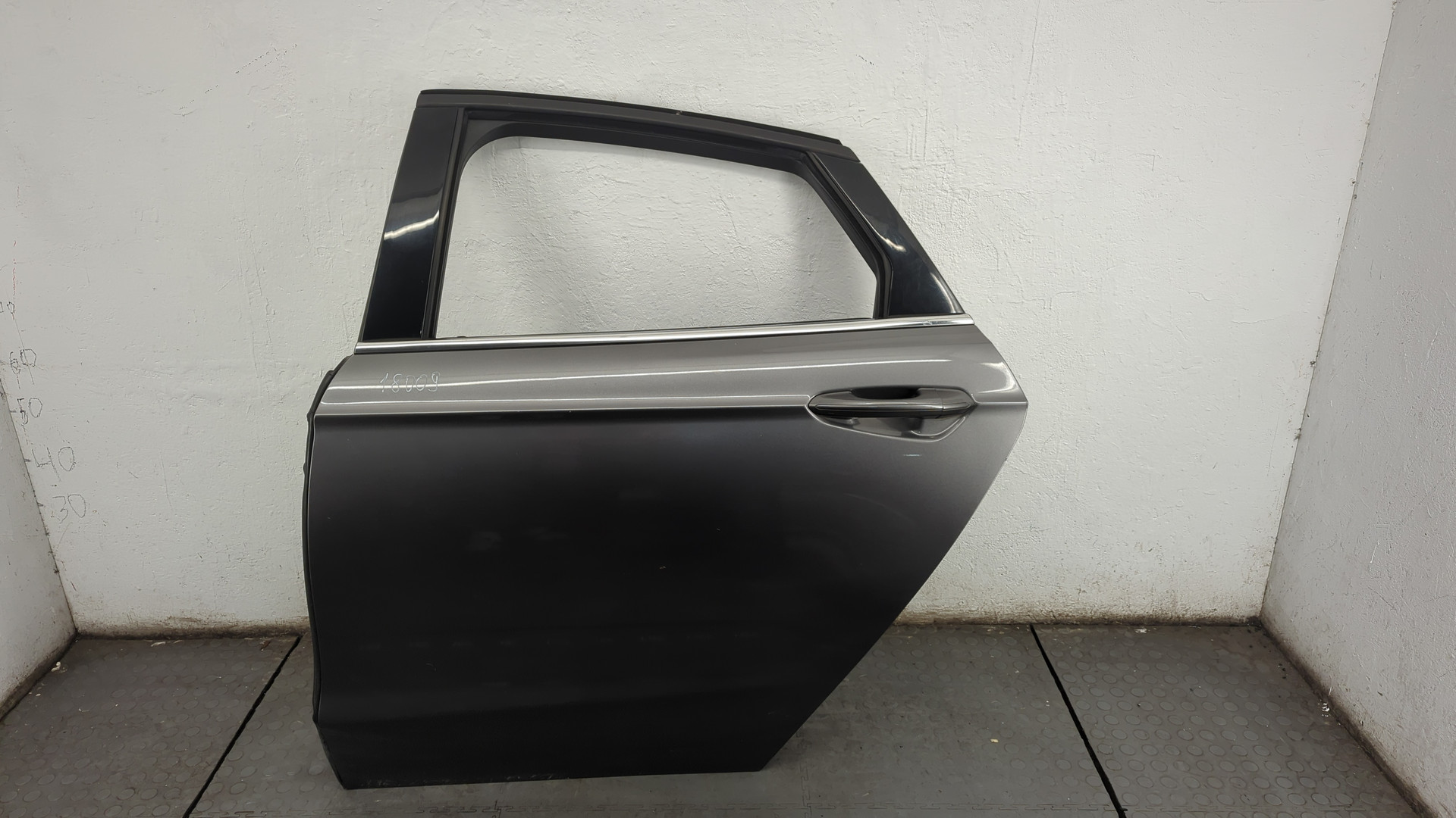 Дверь задняя левая