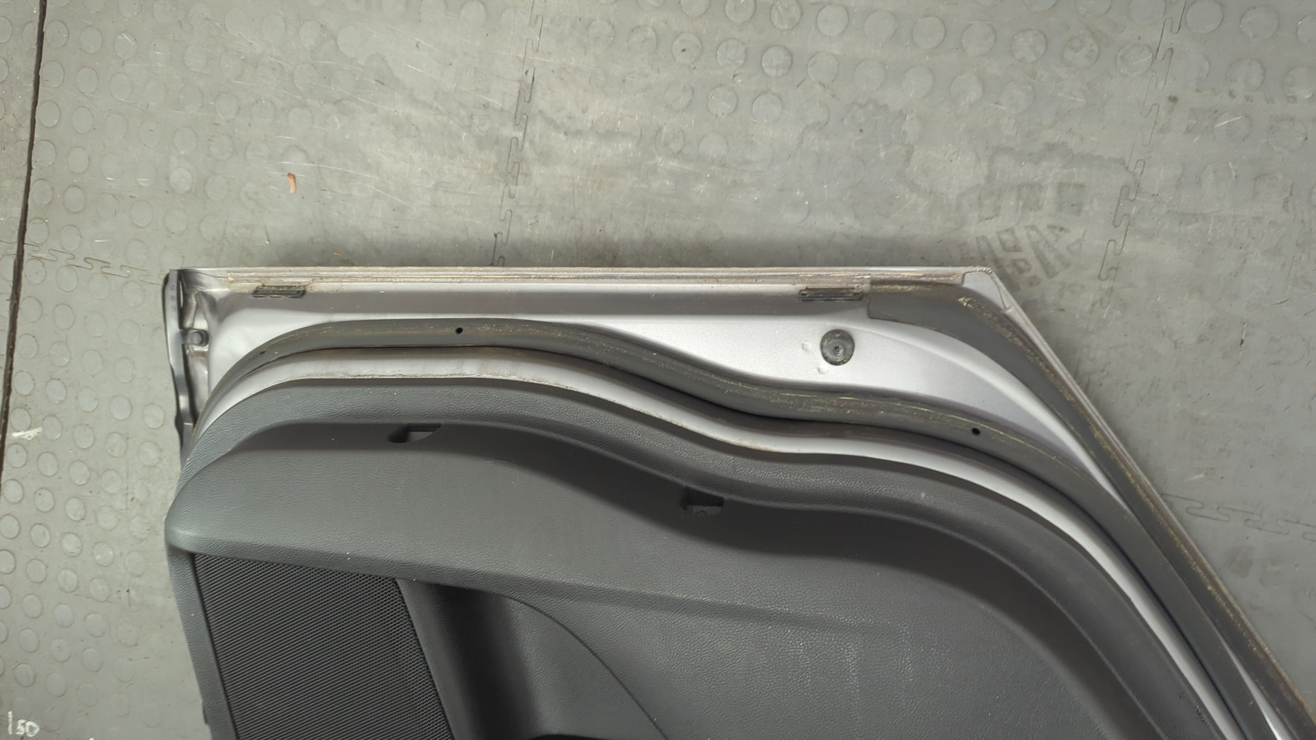 Дверь задняя левая