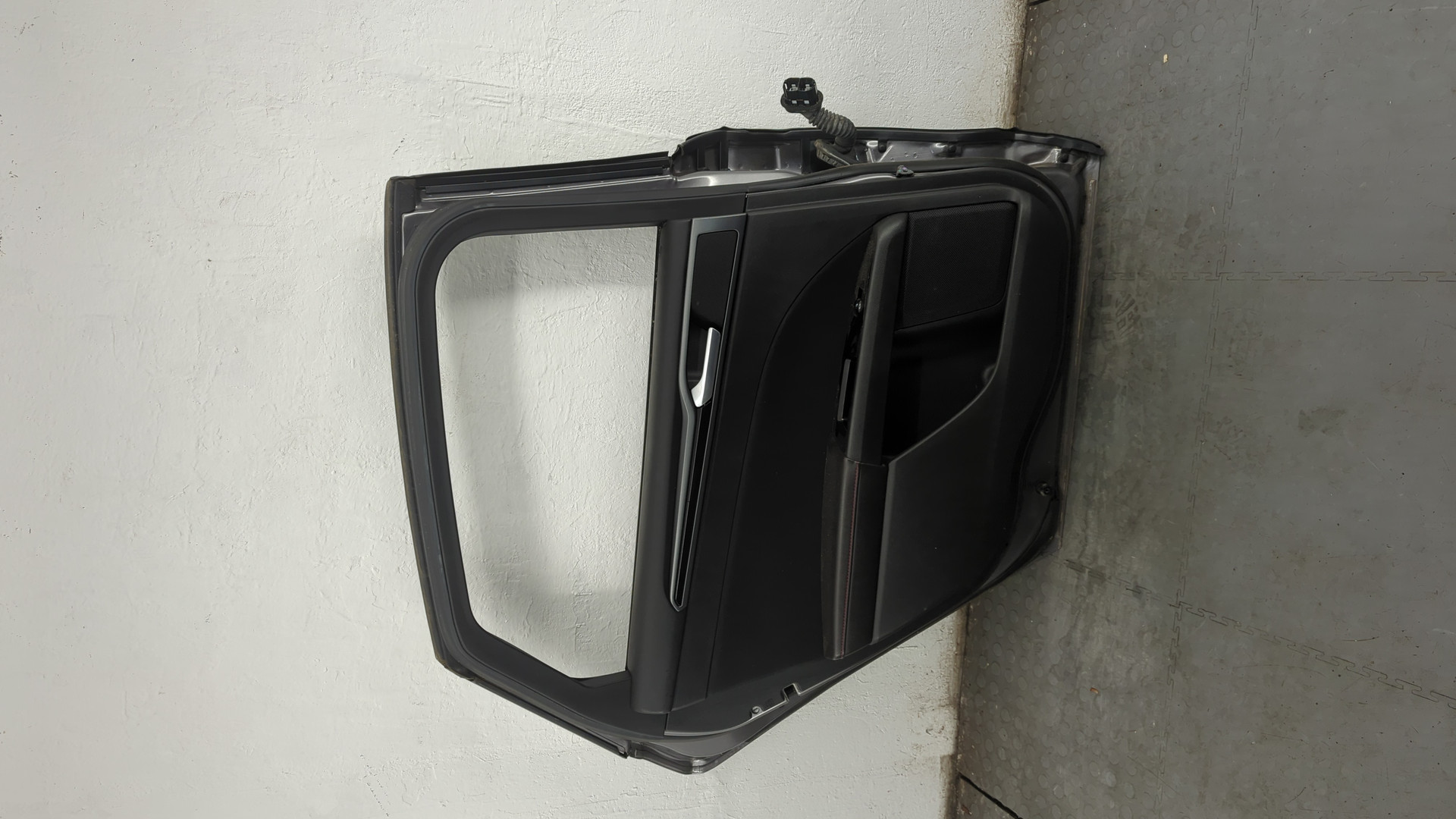 Дверь задняя левая