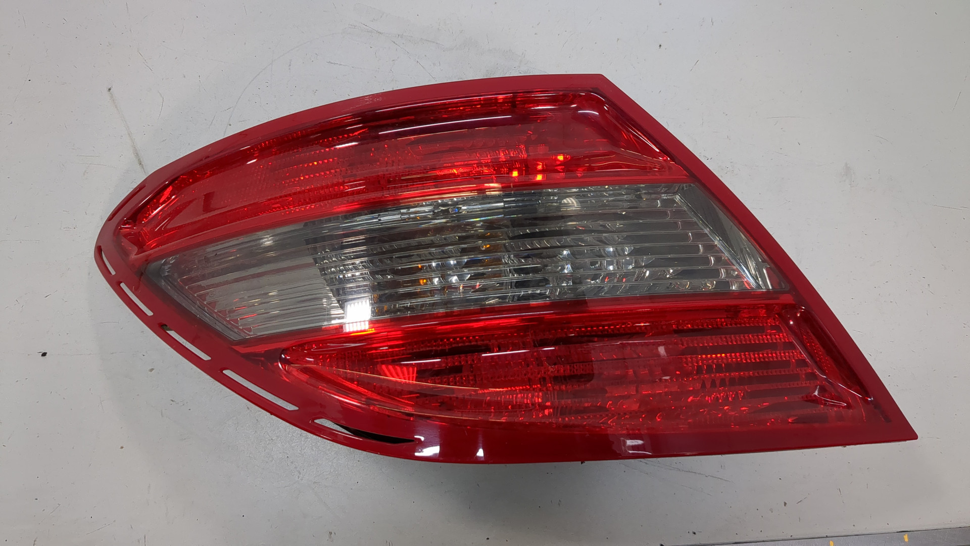 Фонарь задний левый