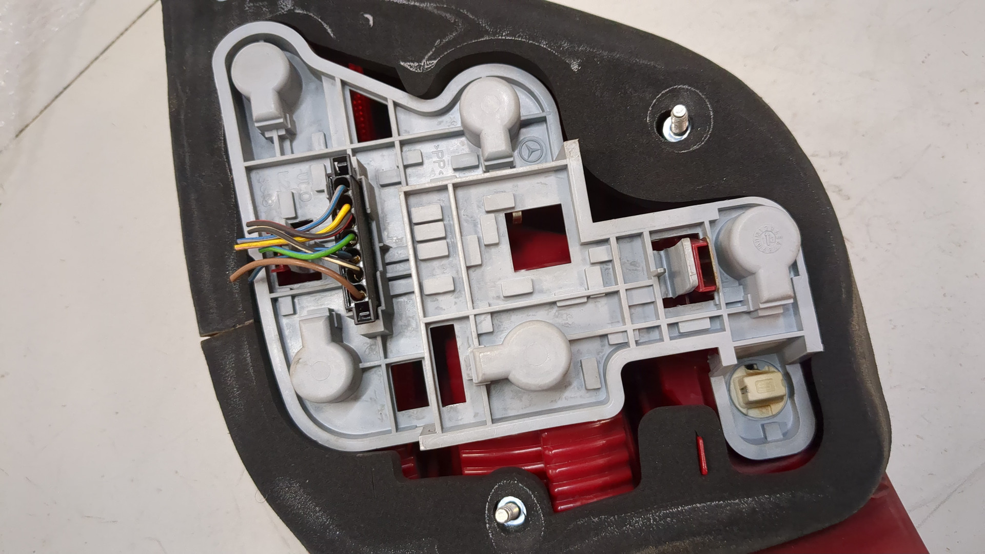 Фонарь задний левый