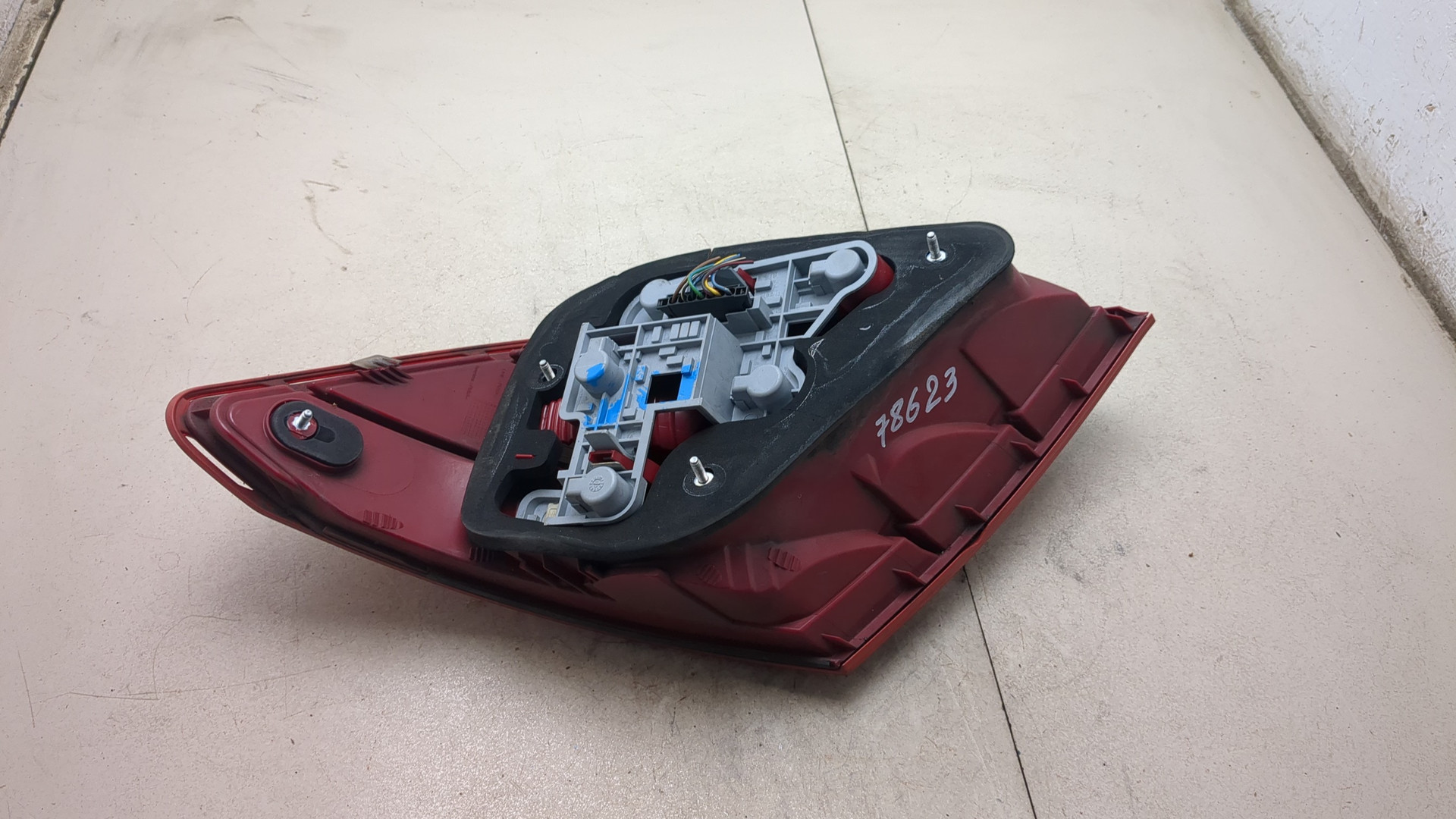 Фонарь задний левый