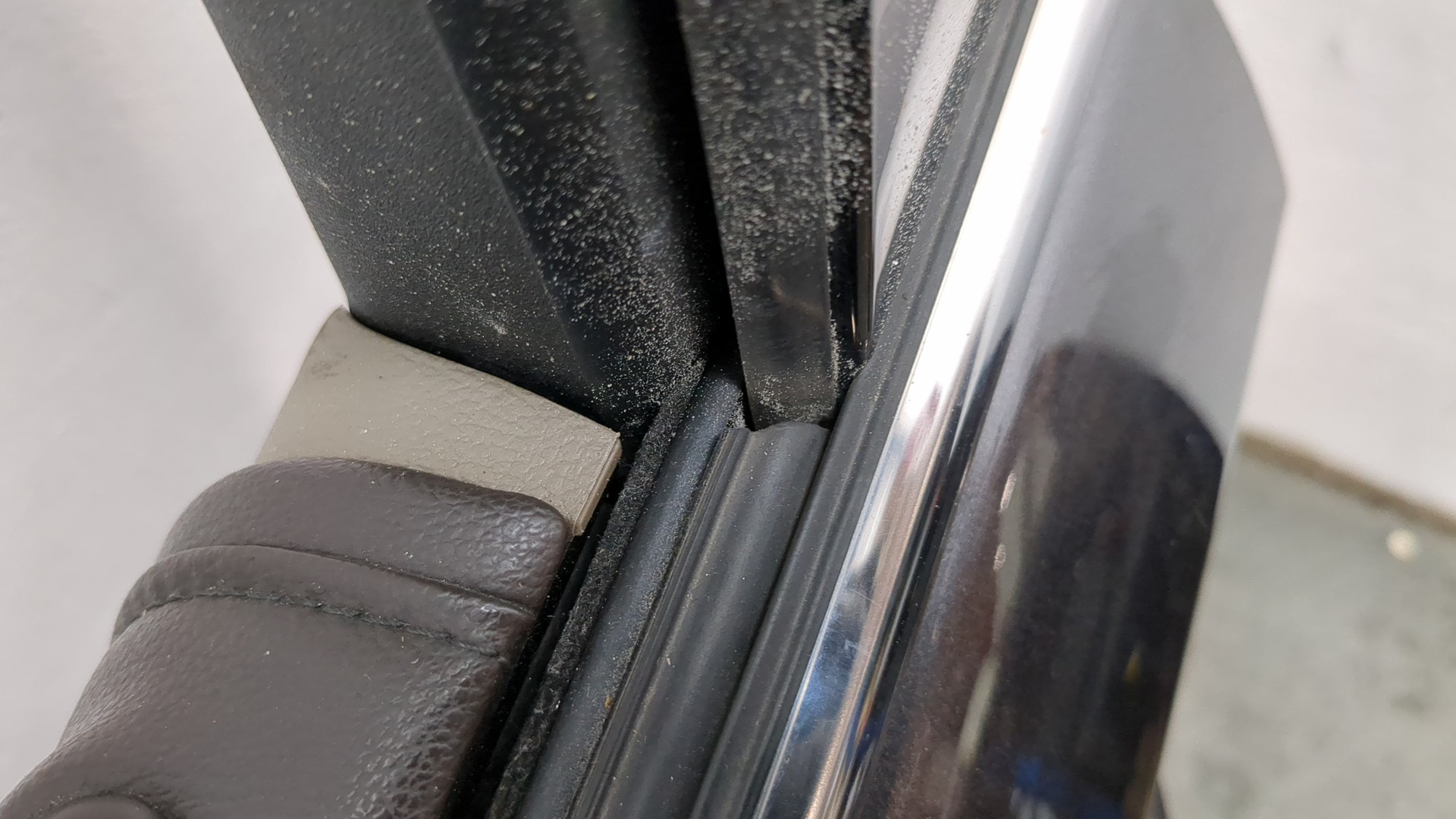 Дверь передняя левая