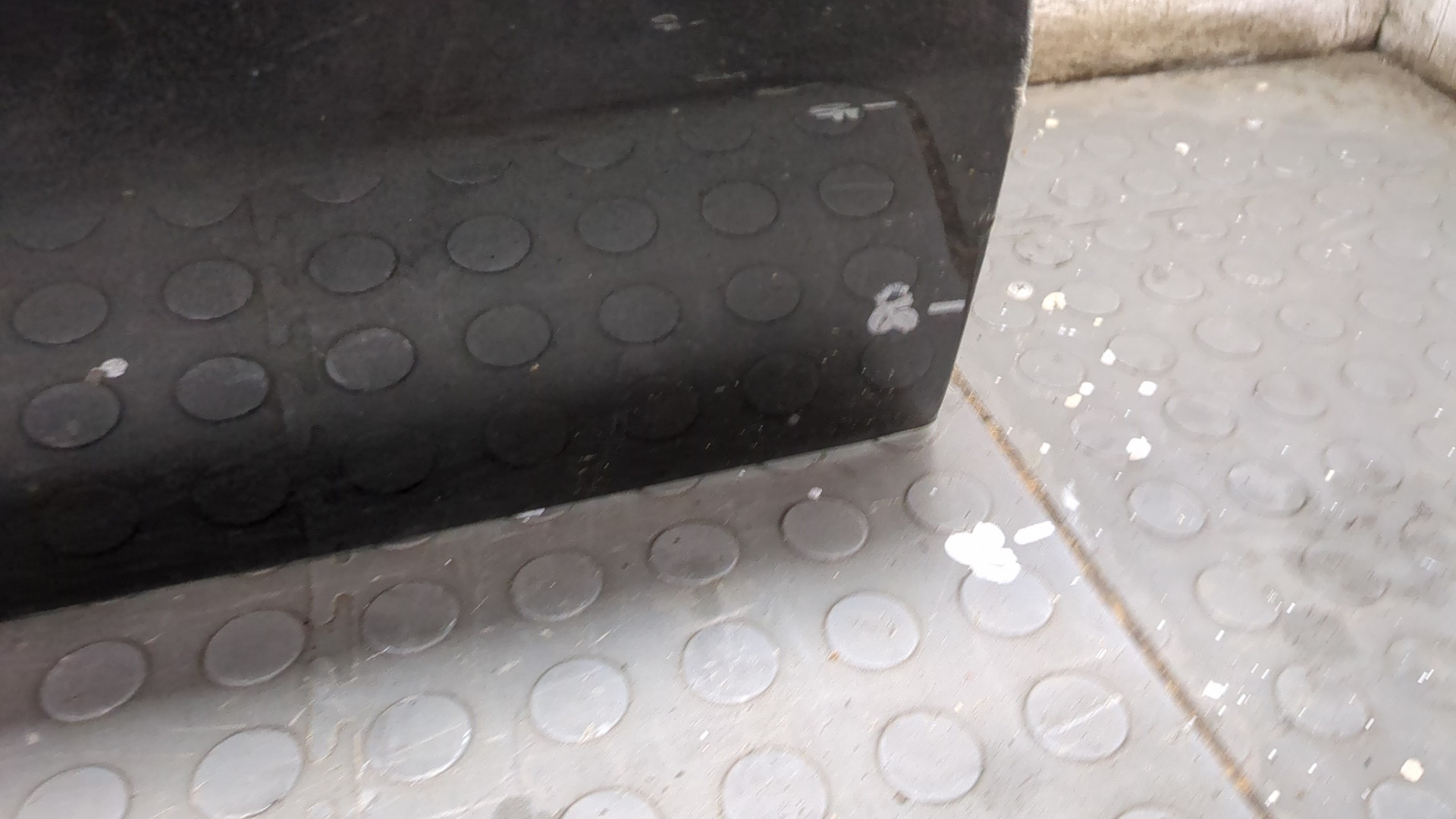 Дверь передняя левая