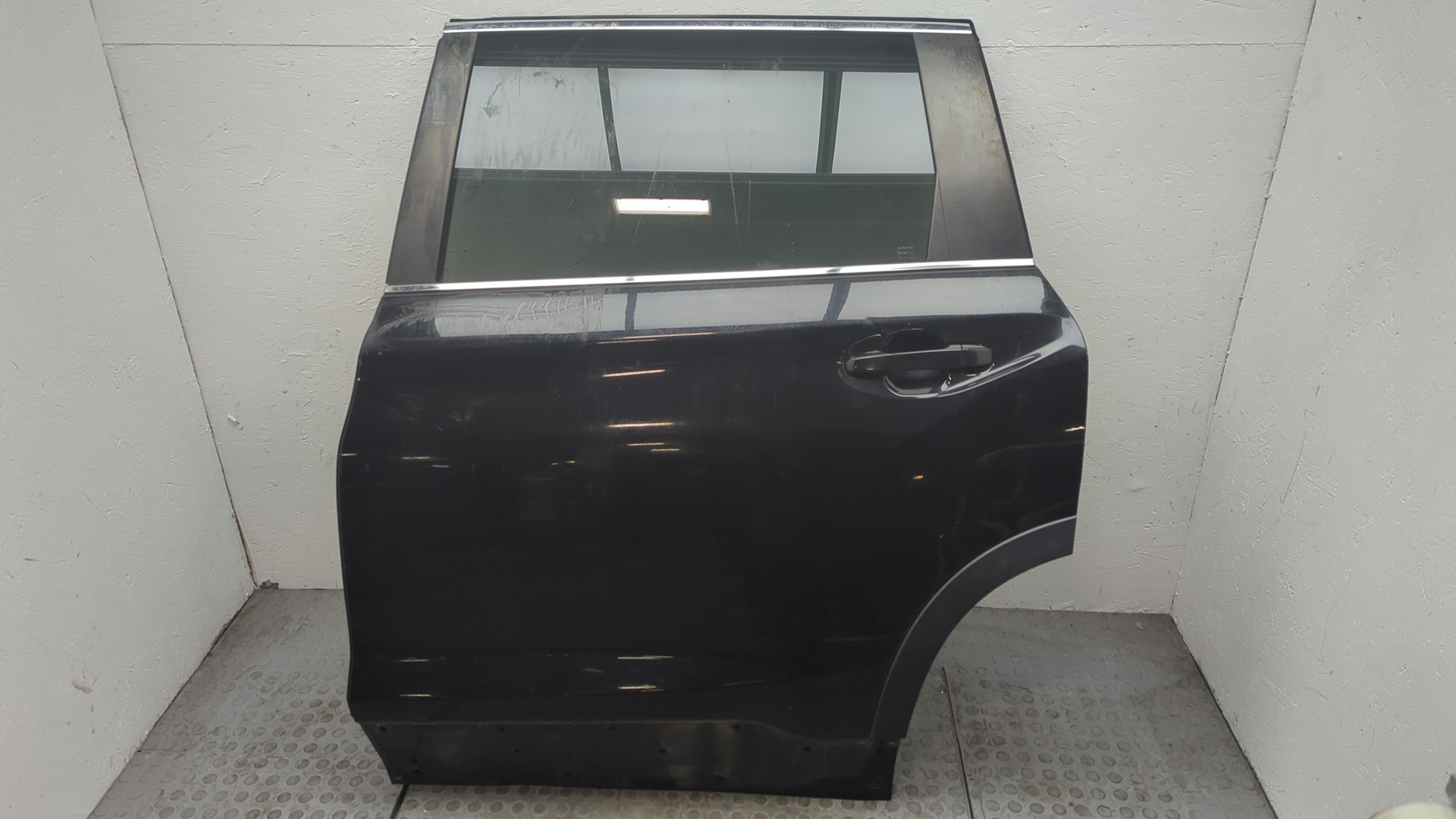 Дверь задняя левая