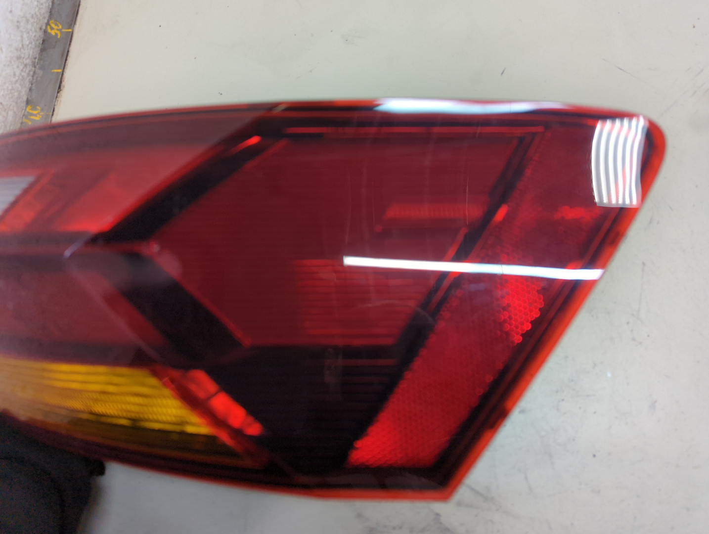 Фонарь задний правый