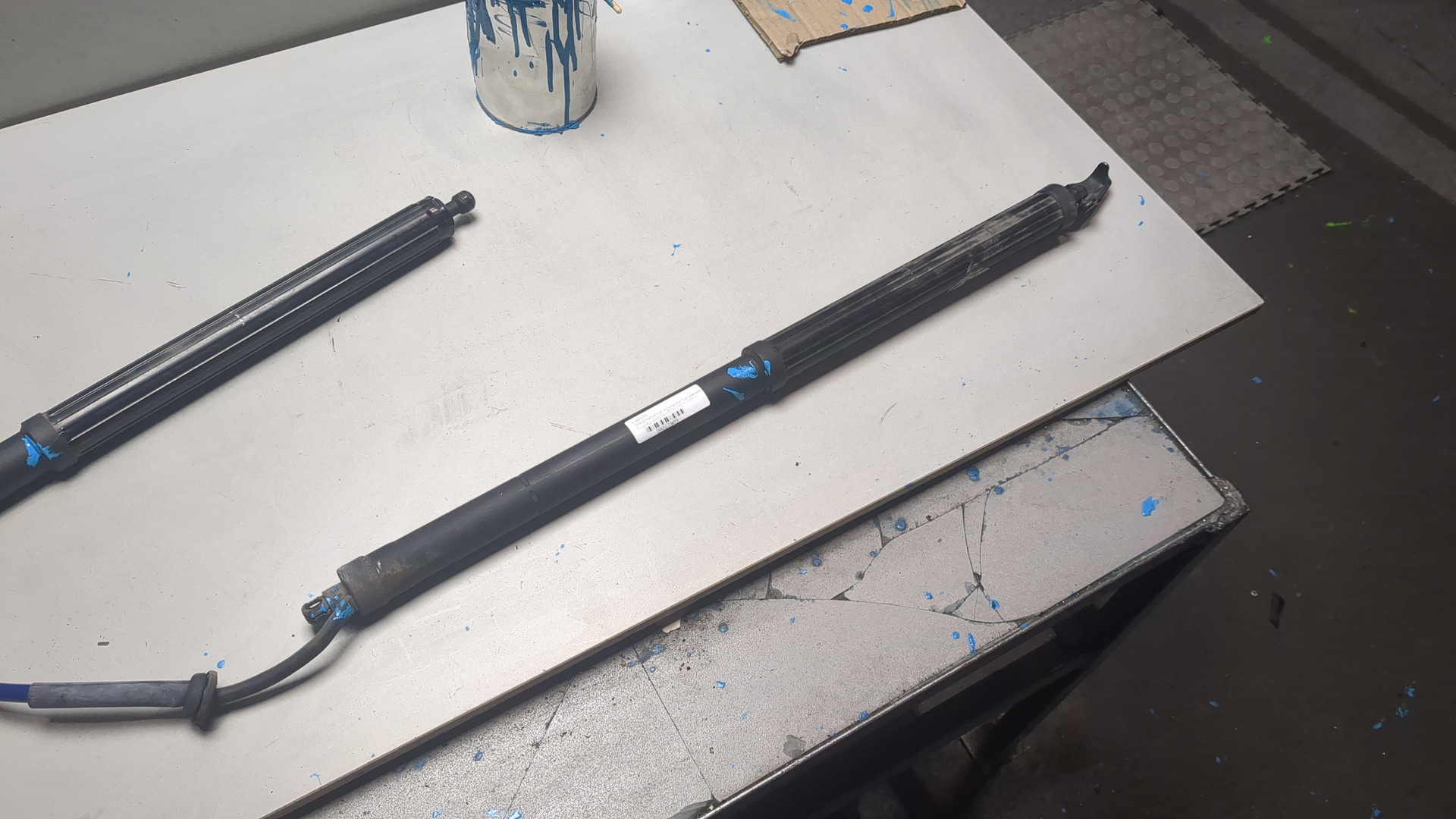 Амортизатор крышки багажника