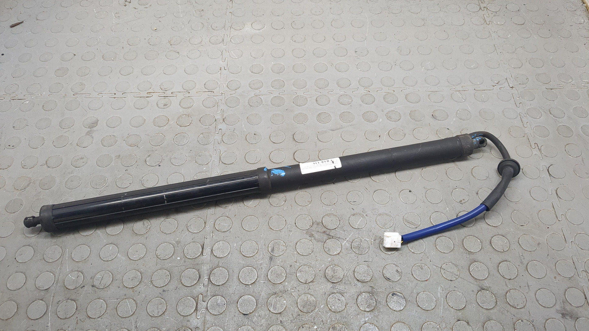 Амортизатор крышки багажника