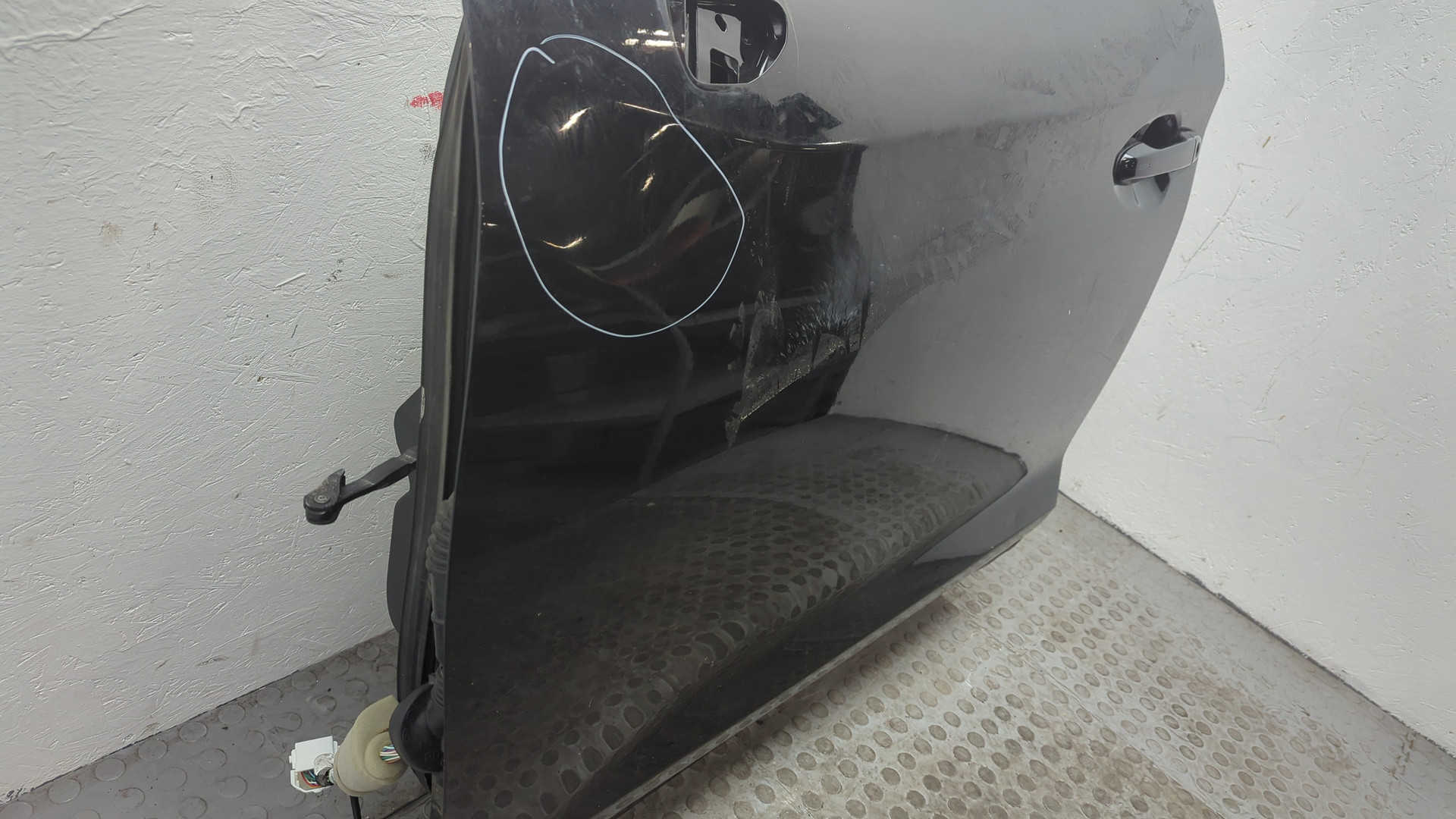 Дверь передняя левая