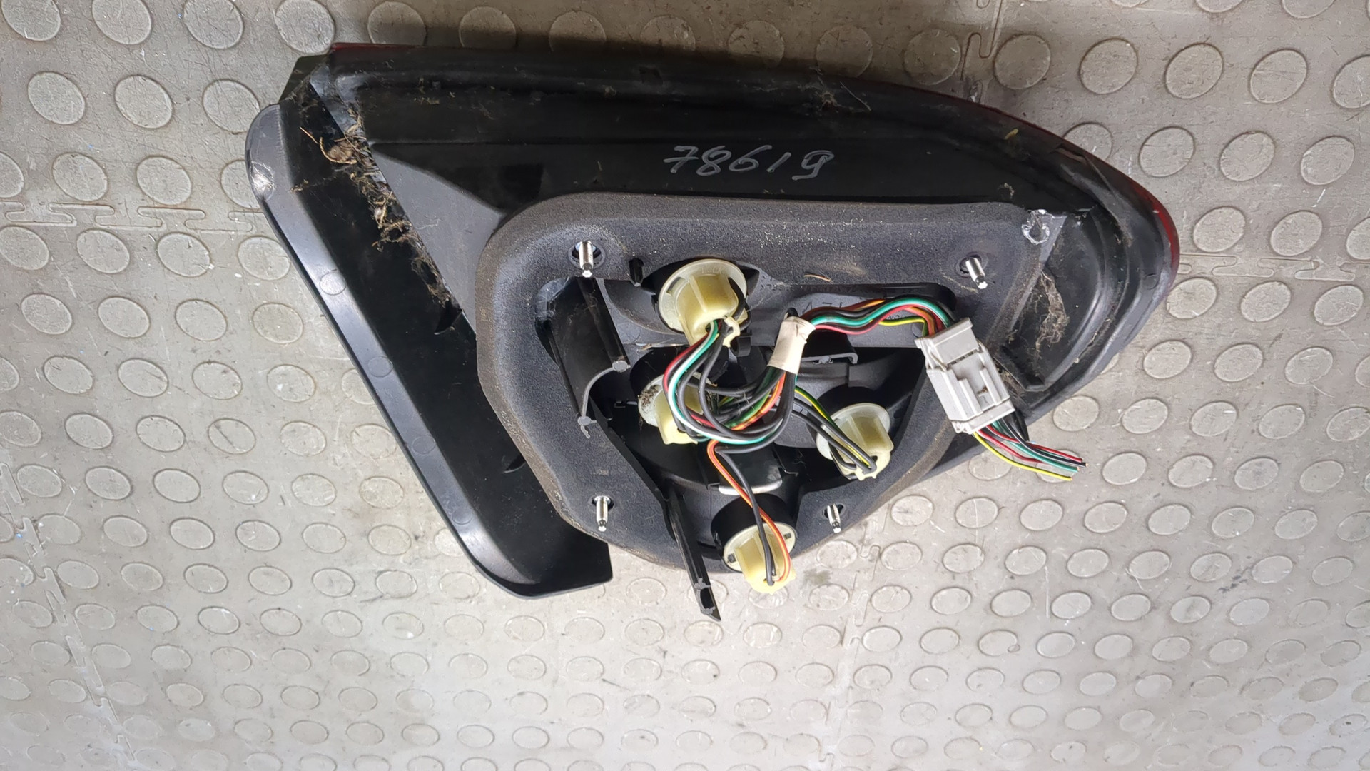 Фонарь задний правый