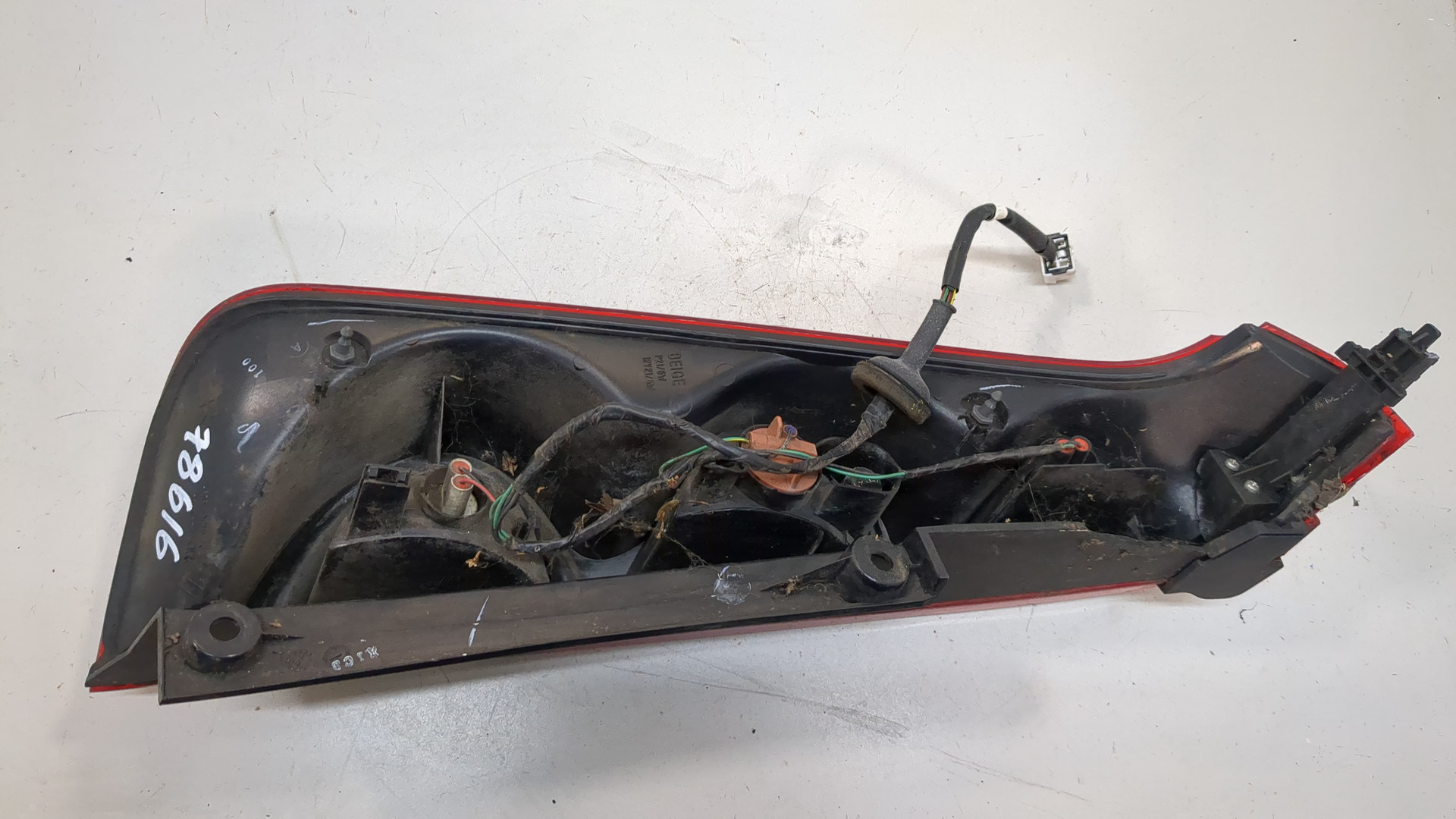 Фонарь задний правый