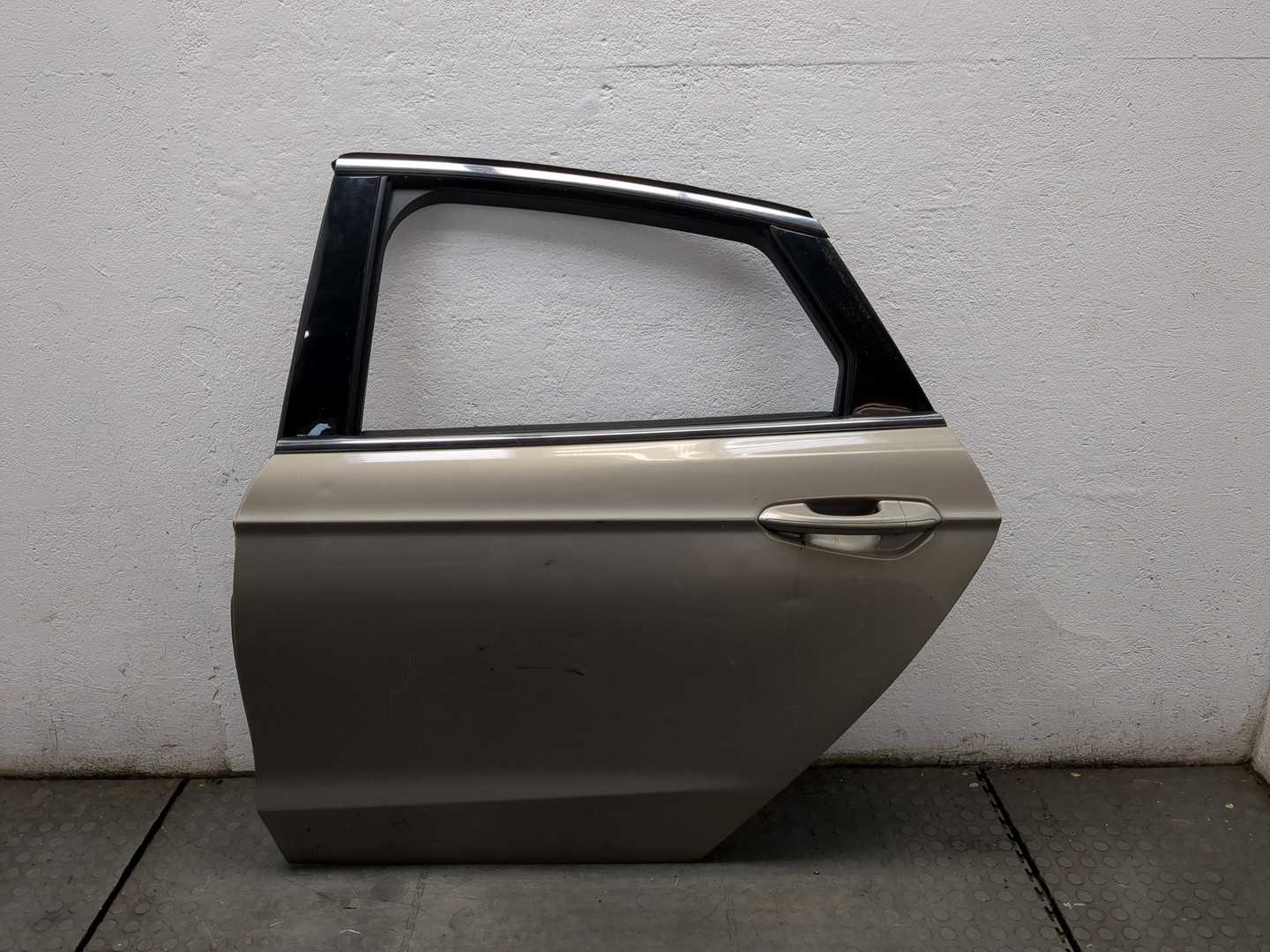 Дверь задняя левая