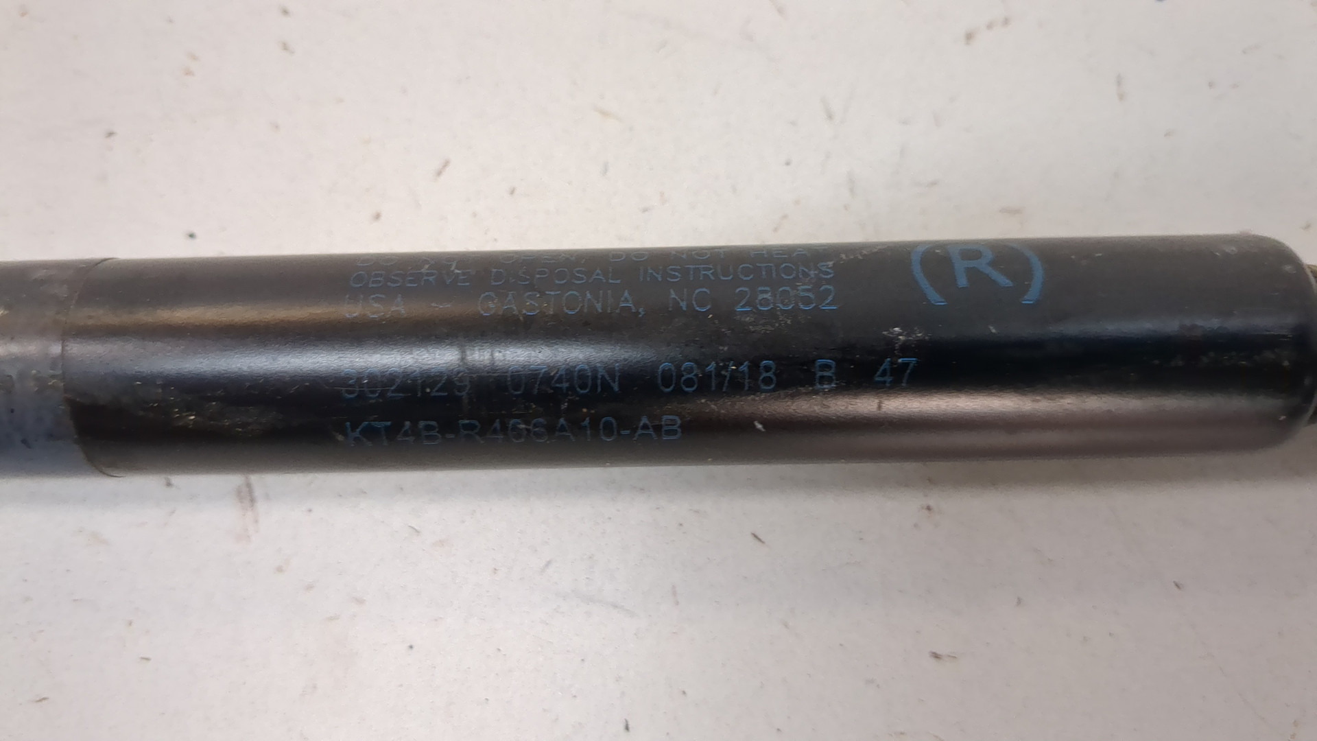 Амортизатор крышки багажника