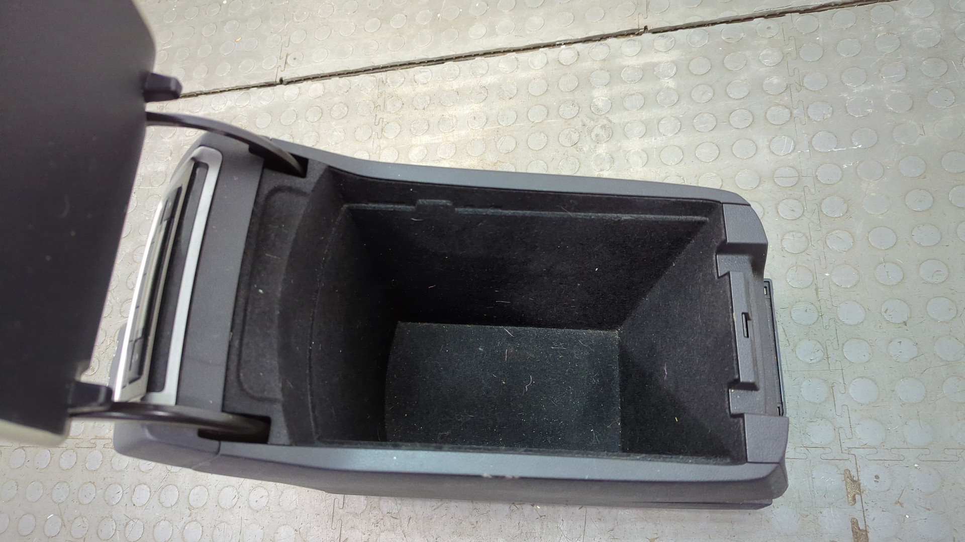 Подлокотник