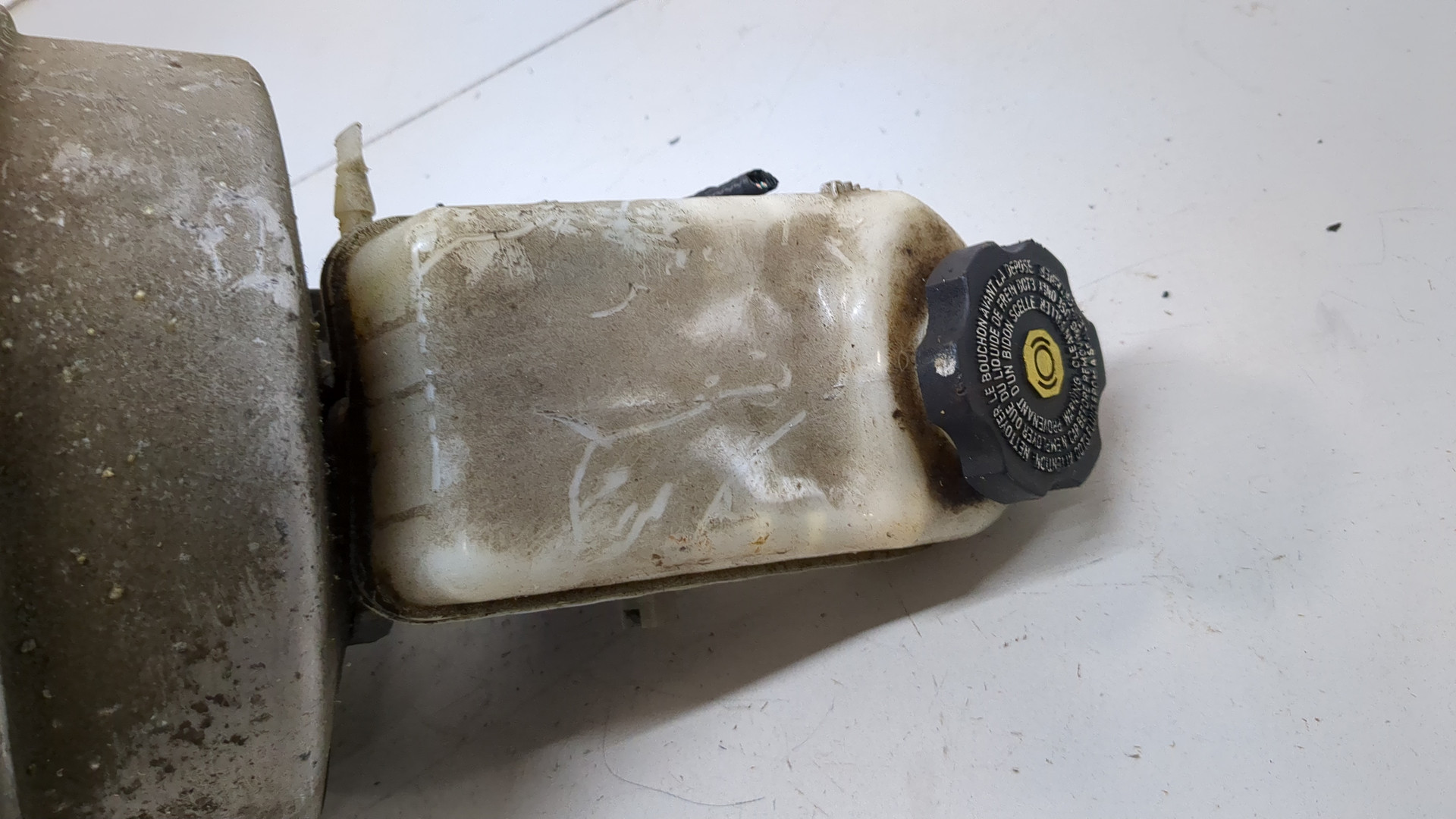 Цилиндр тормозной главный