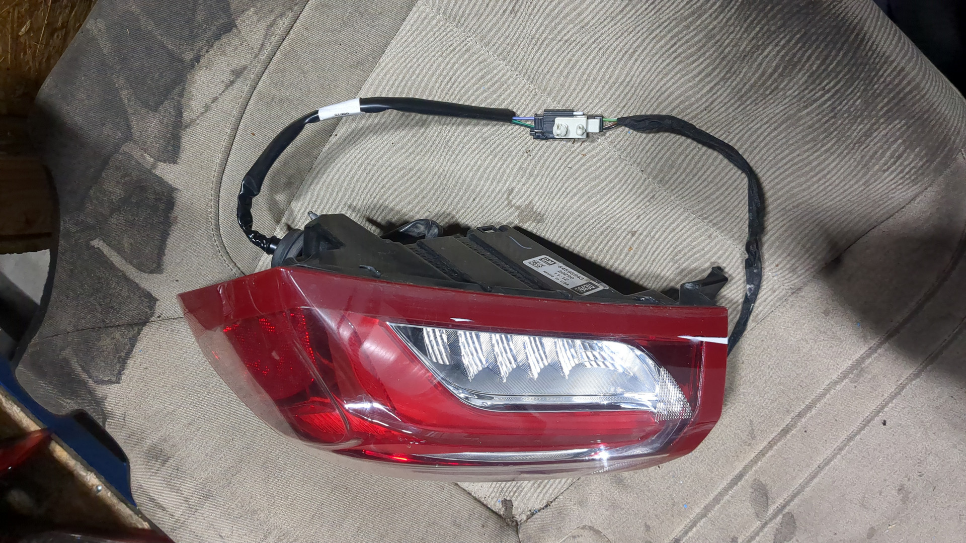 Фонарь задний правый