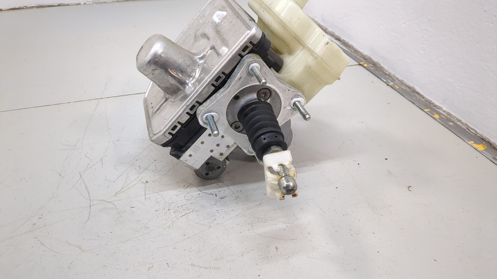 Цилиндр тормозной главный