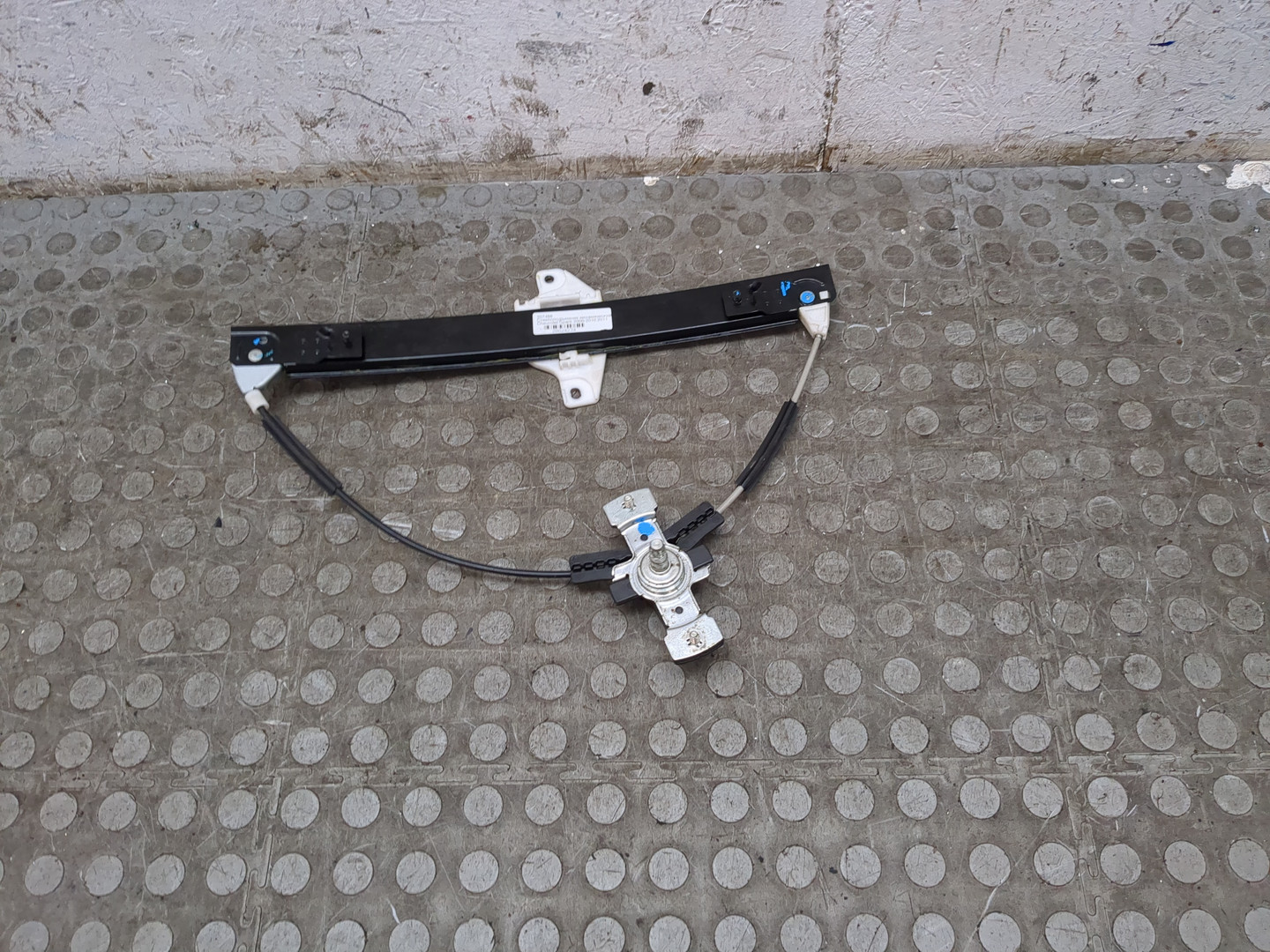 Стеклоподъемник механ. задний правый