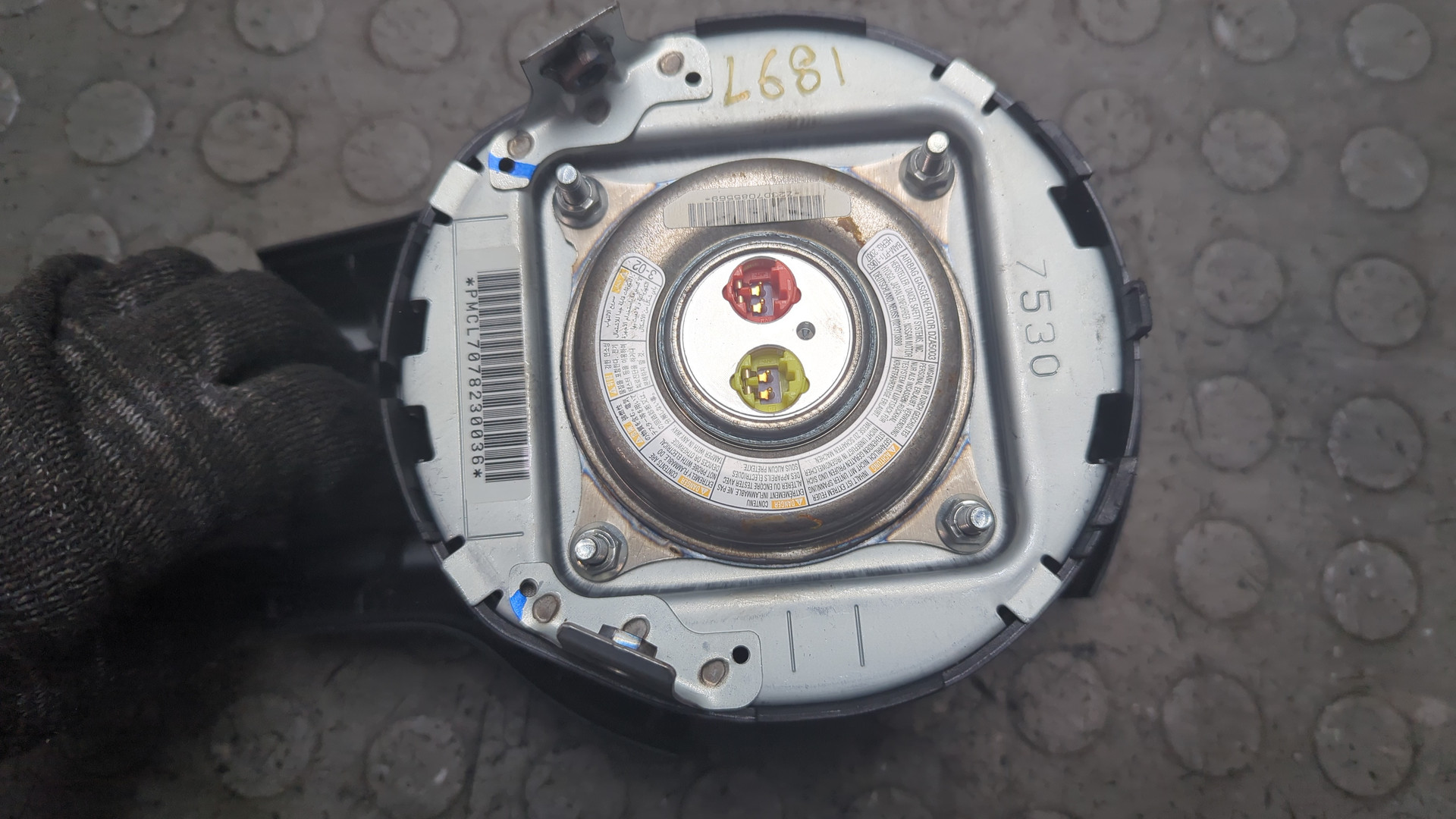 Подушка безопасности в рулевое колесо