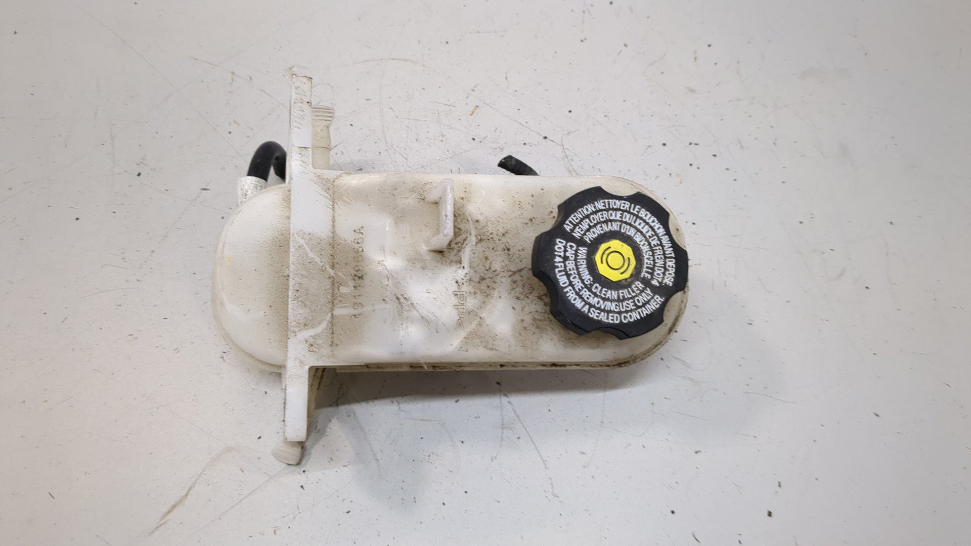 Бачок главного тормозного цилиндра