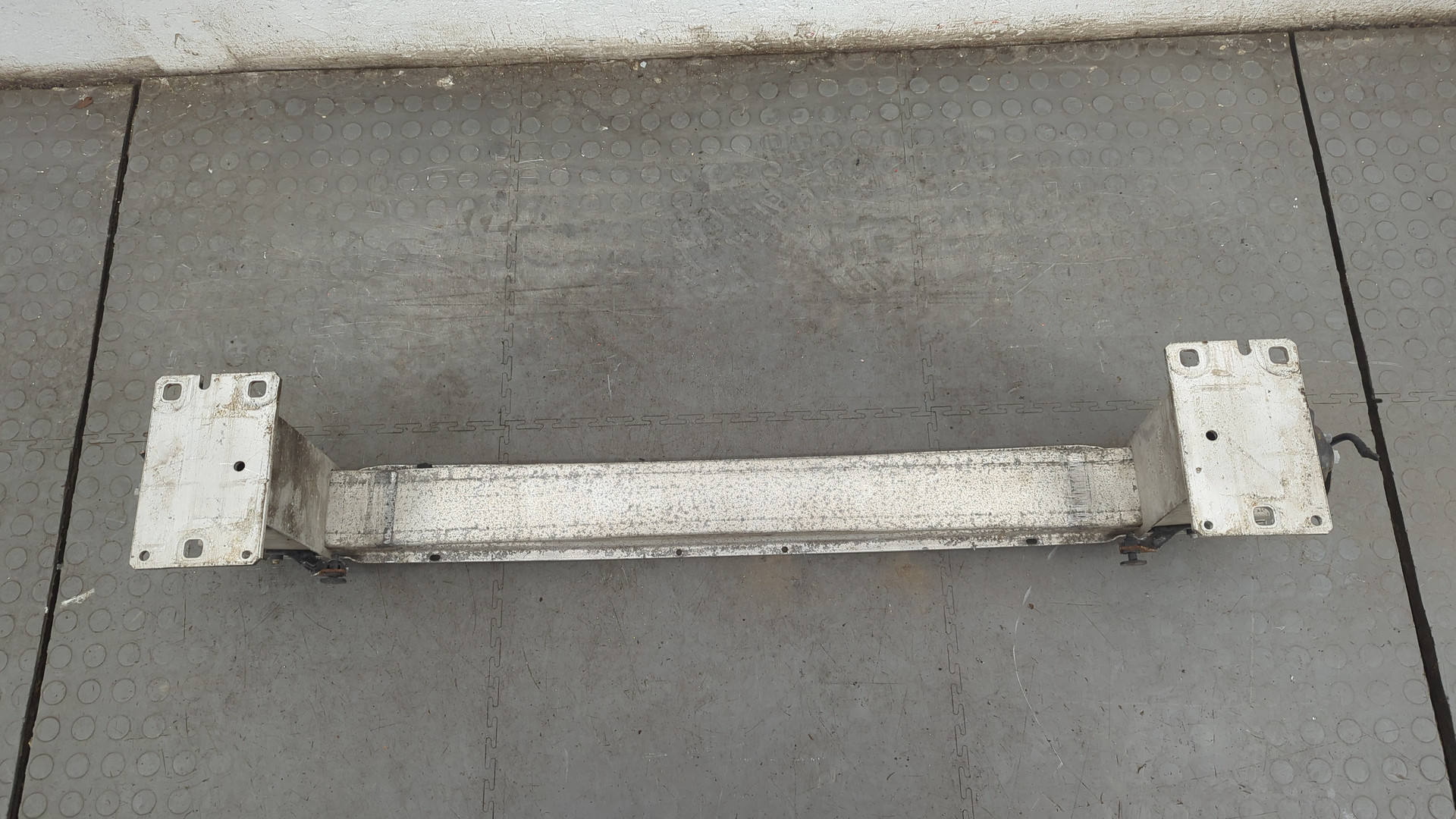 Усилитель переднего бампера