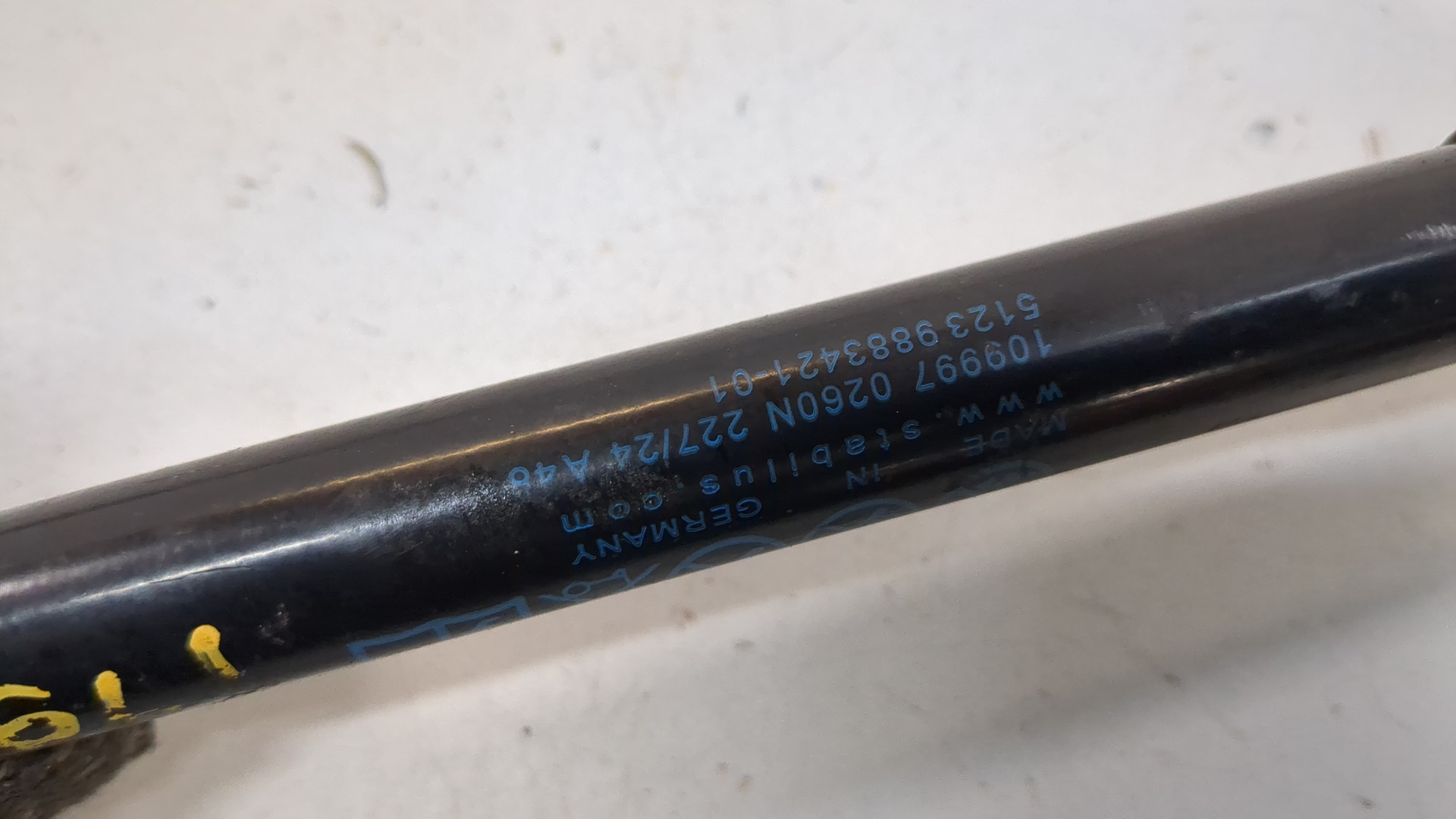 Амортизатор капота