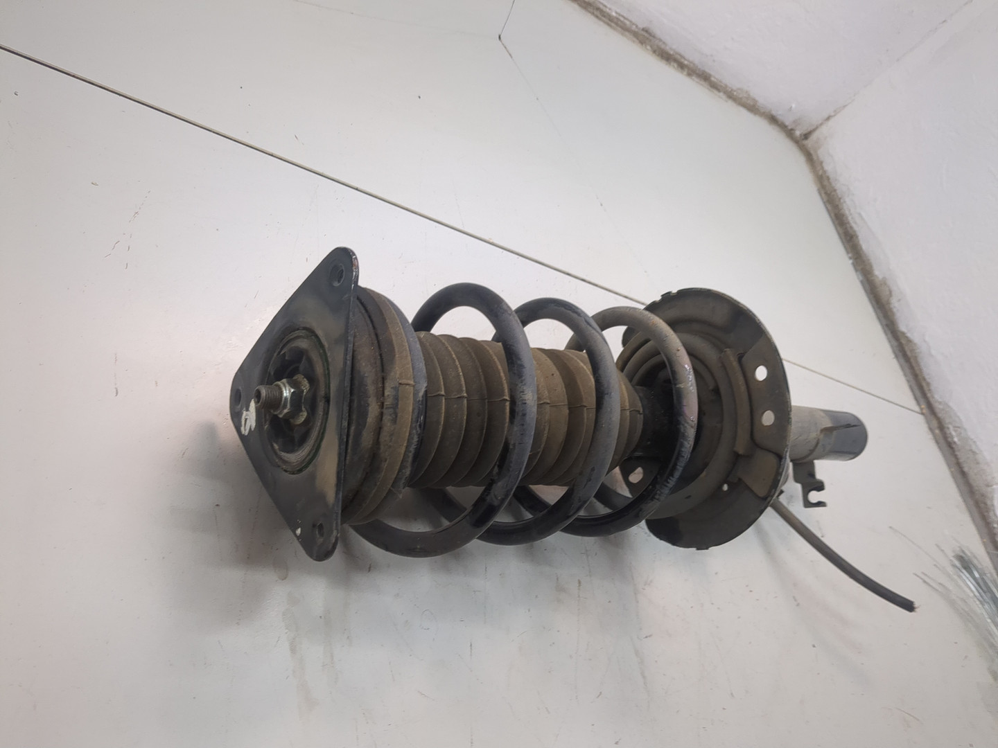 Амортизатор передний