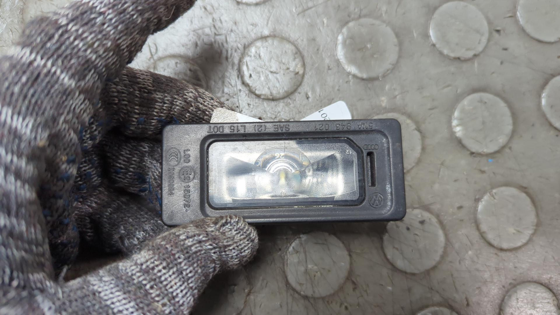 Фонарь подсветки номера