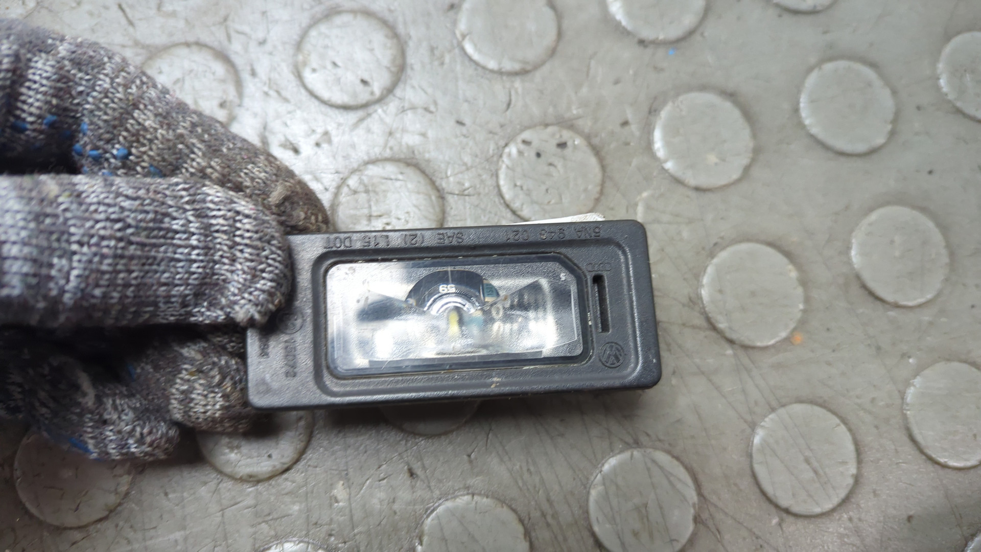 Фонарь подсветки номера