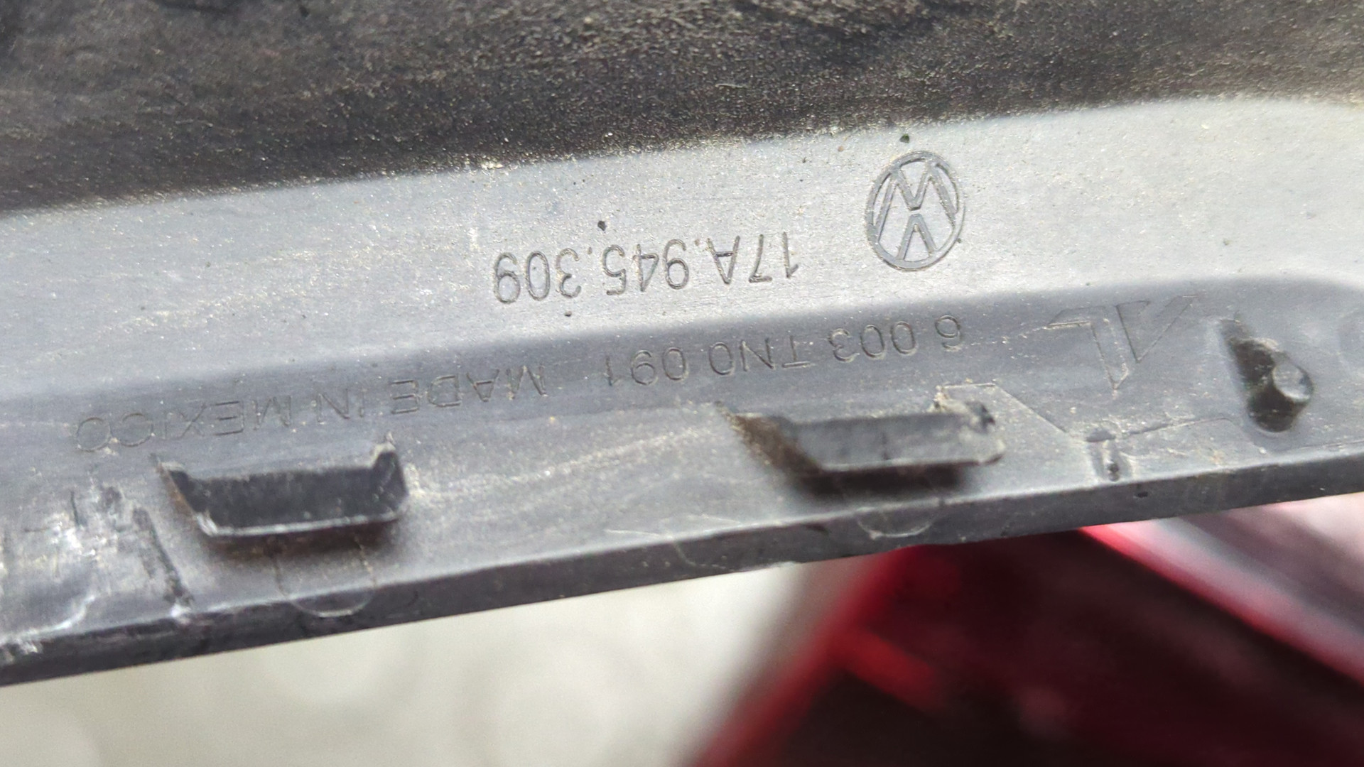 Фонарь задний внутренний левый