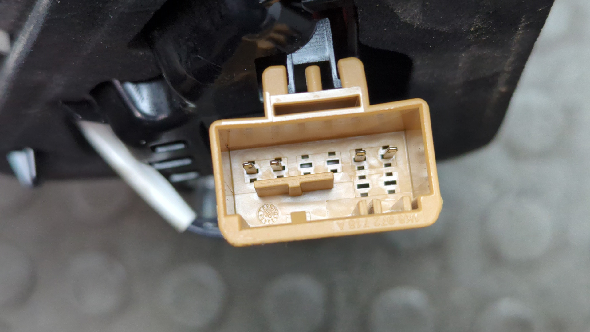 Фонарь задний внутренний левый