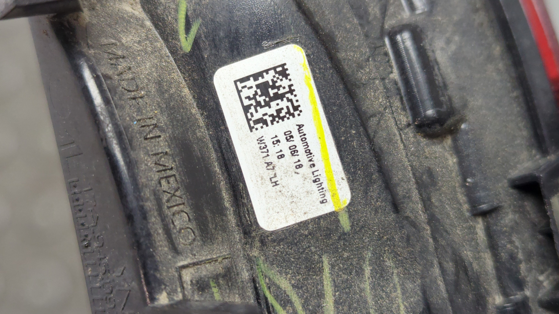 Фонарь задний внутренний левый