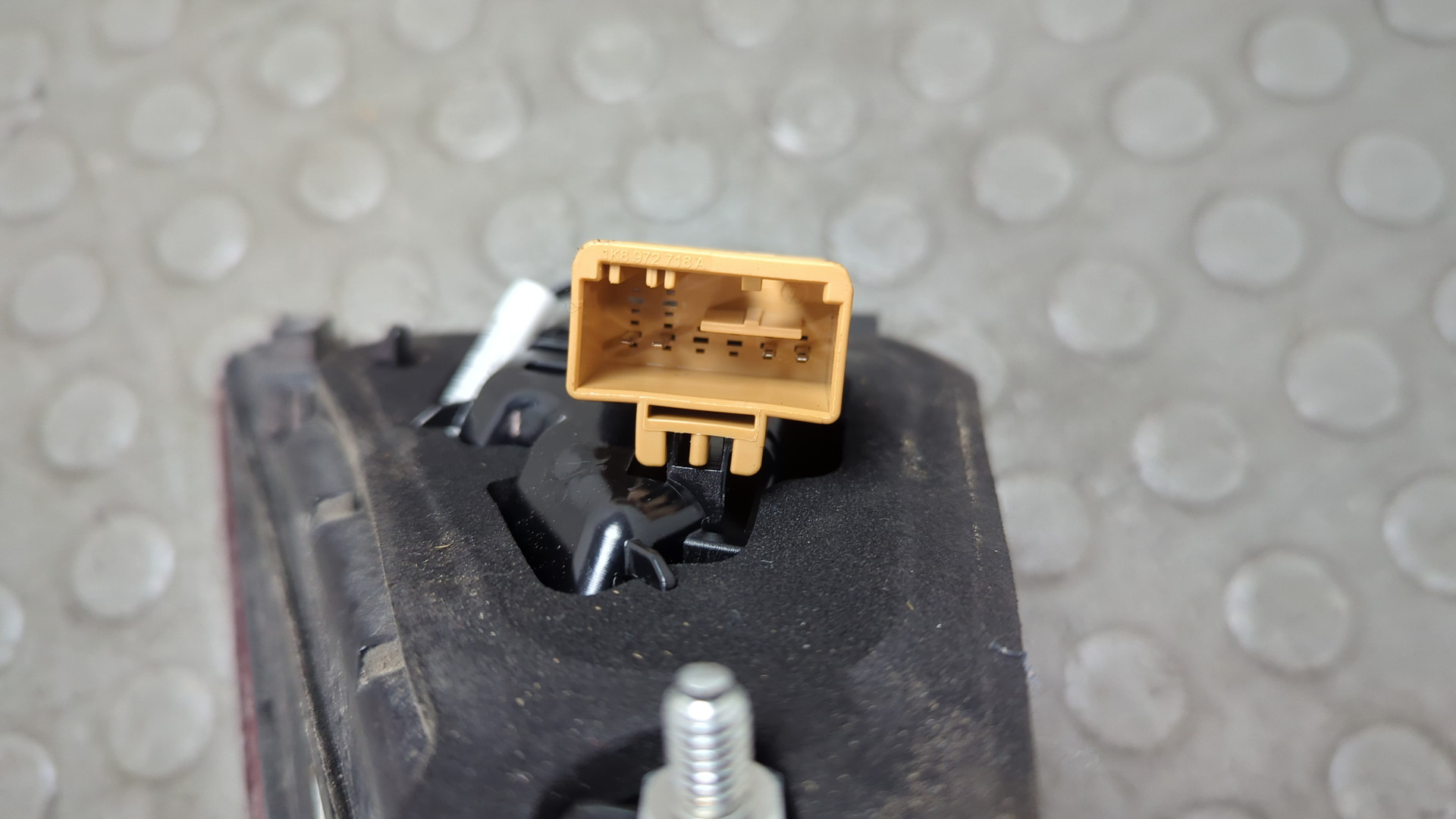 Фонарь задний внутренний правый