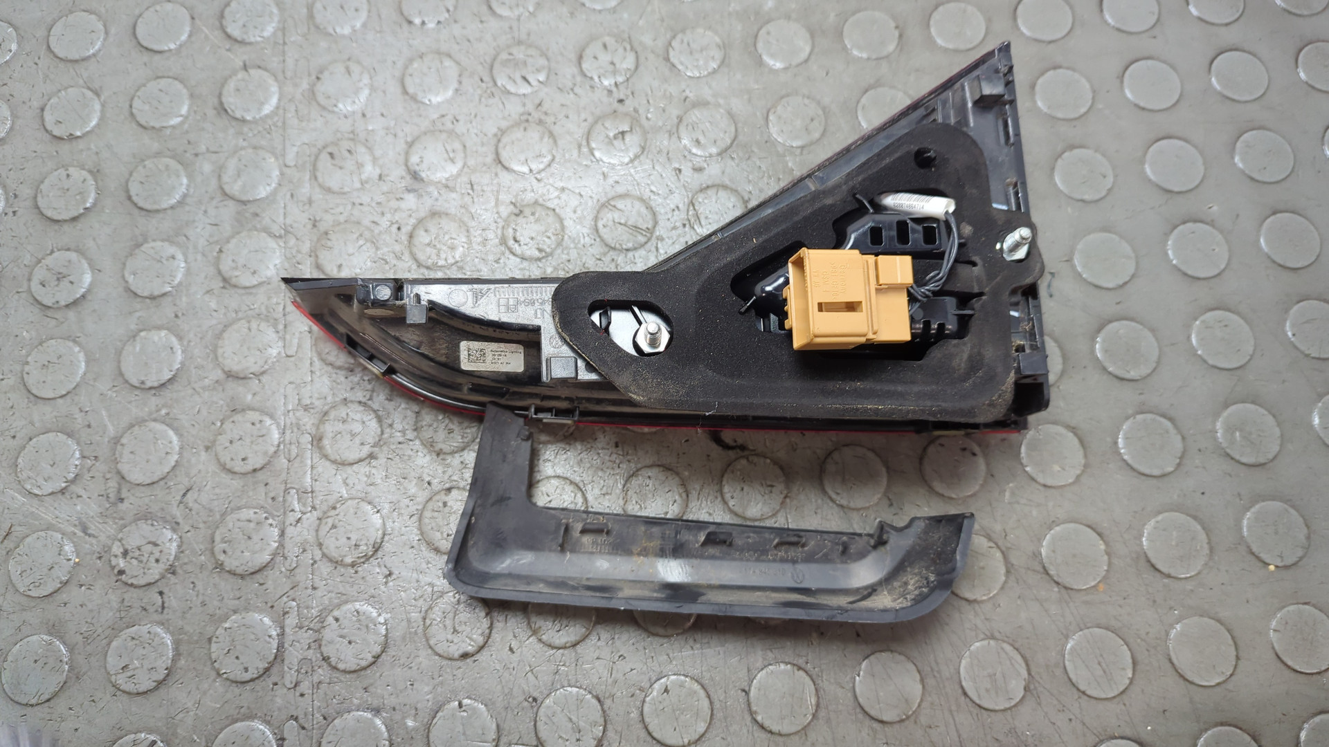 Фонарь задний внутренний правый