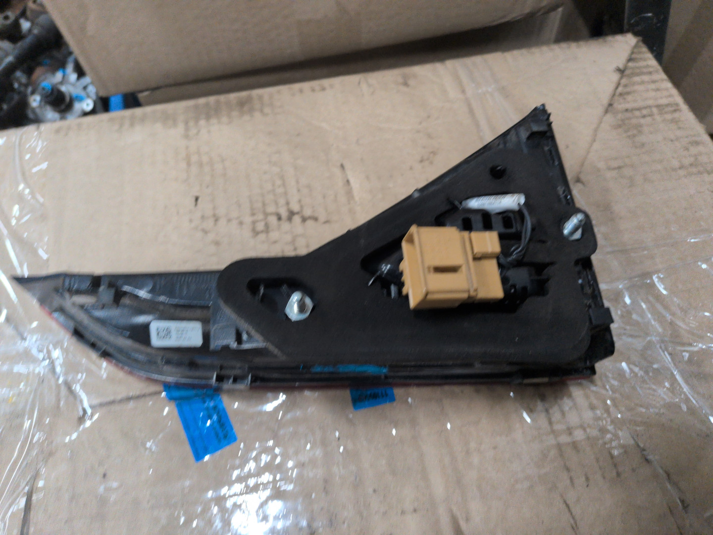 Фонарь задний внутренний правый