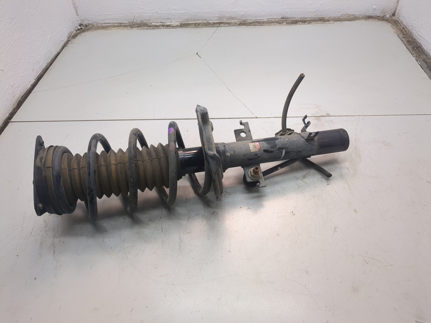 Амортизатор передний