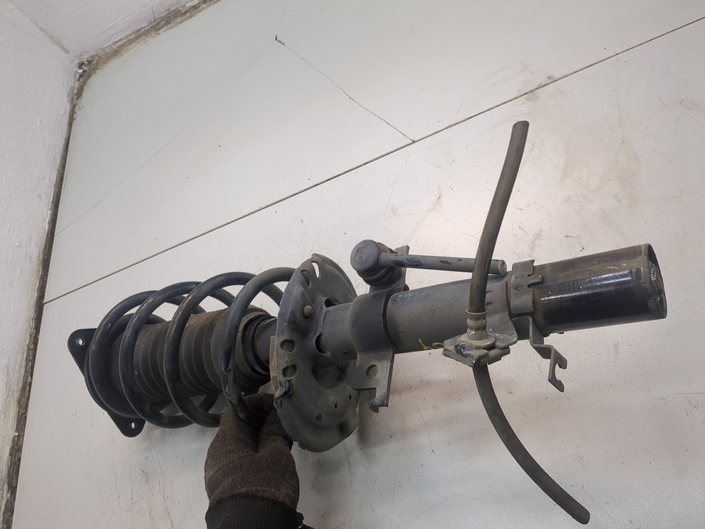 Амортизатор передний