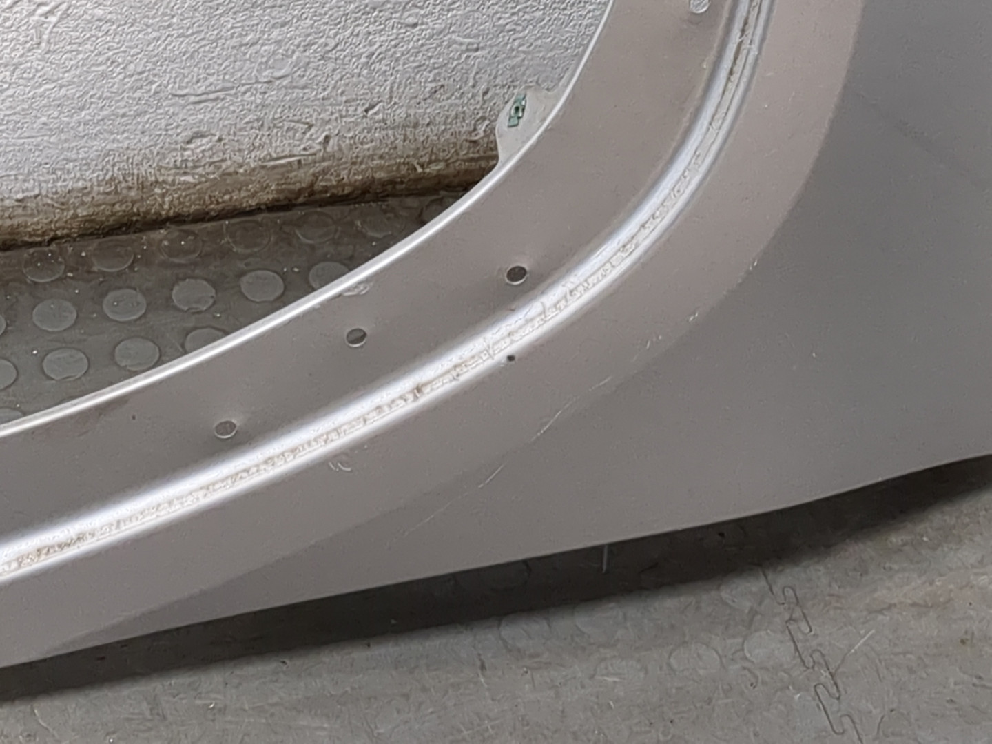 Крыло переднее левое