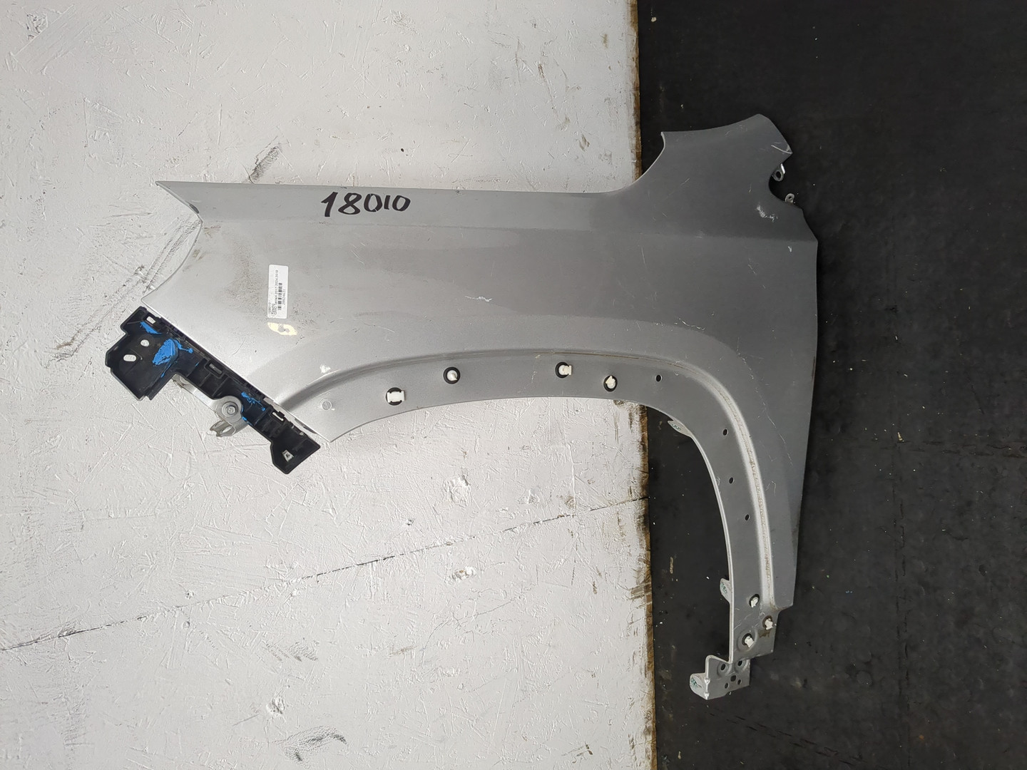 Крыло переднее левое