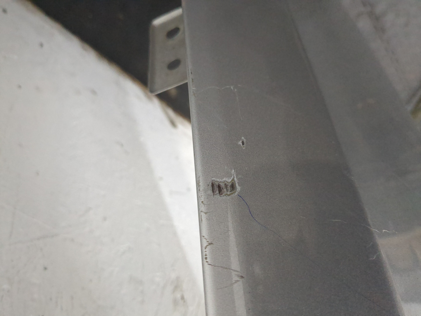 Крыло переднее левое