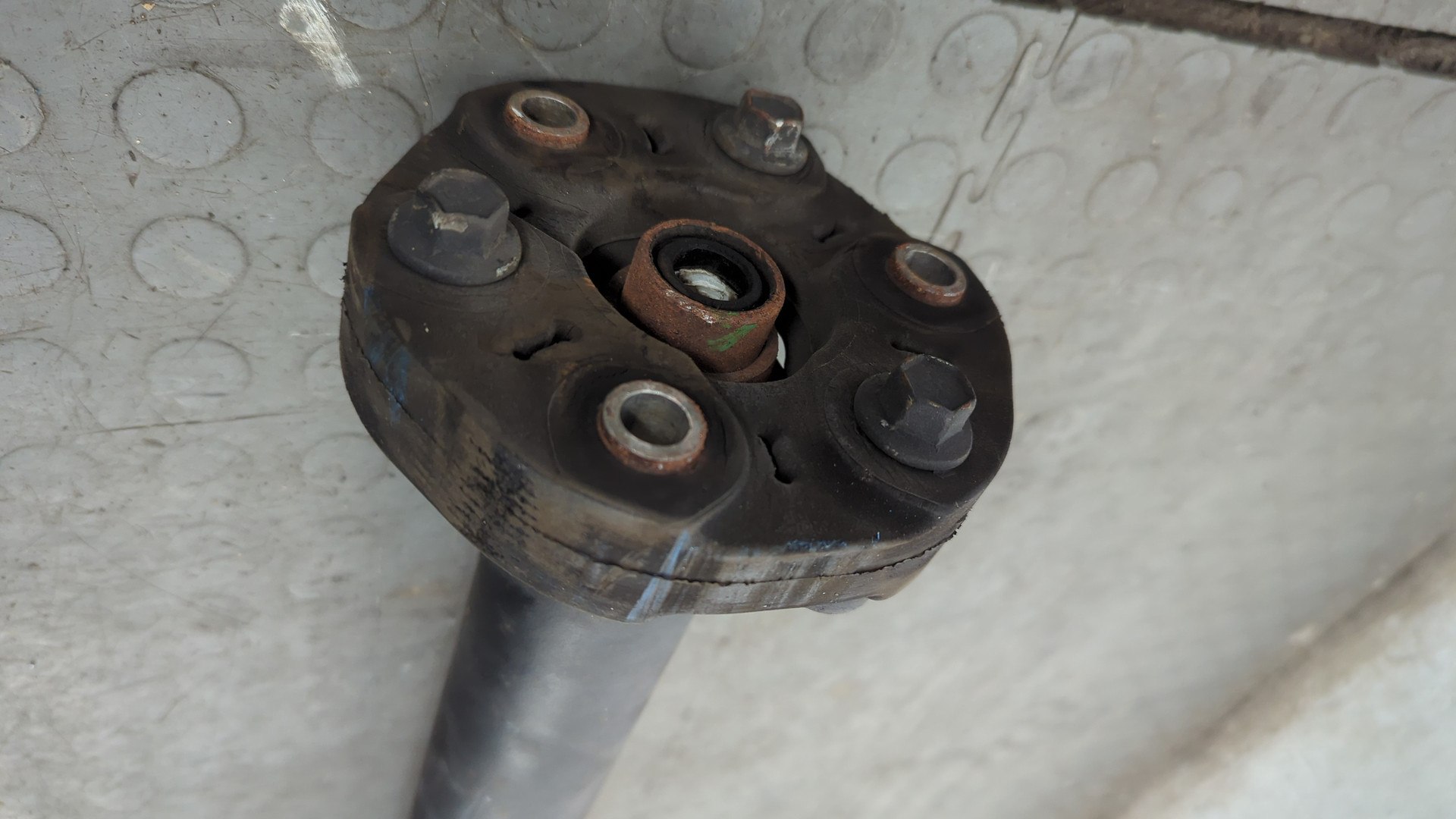 Вал карданный задний