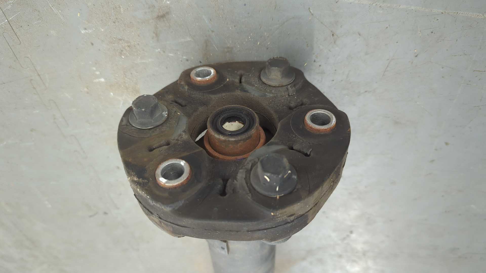 Вал карданный задний