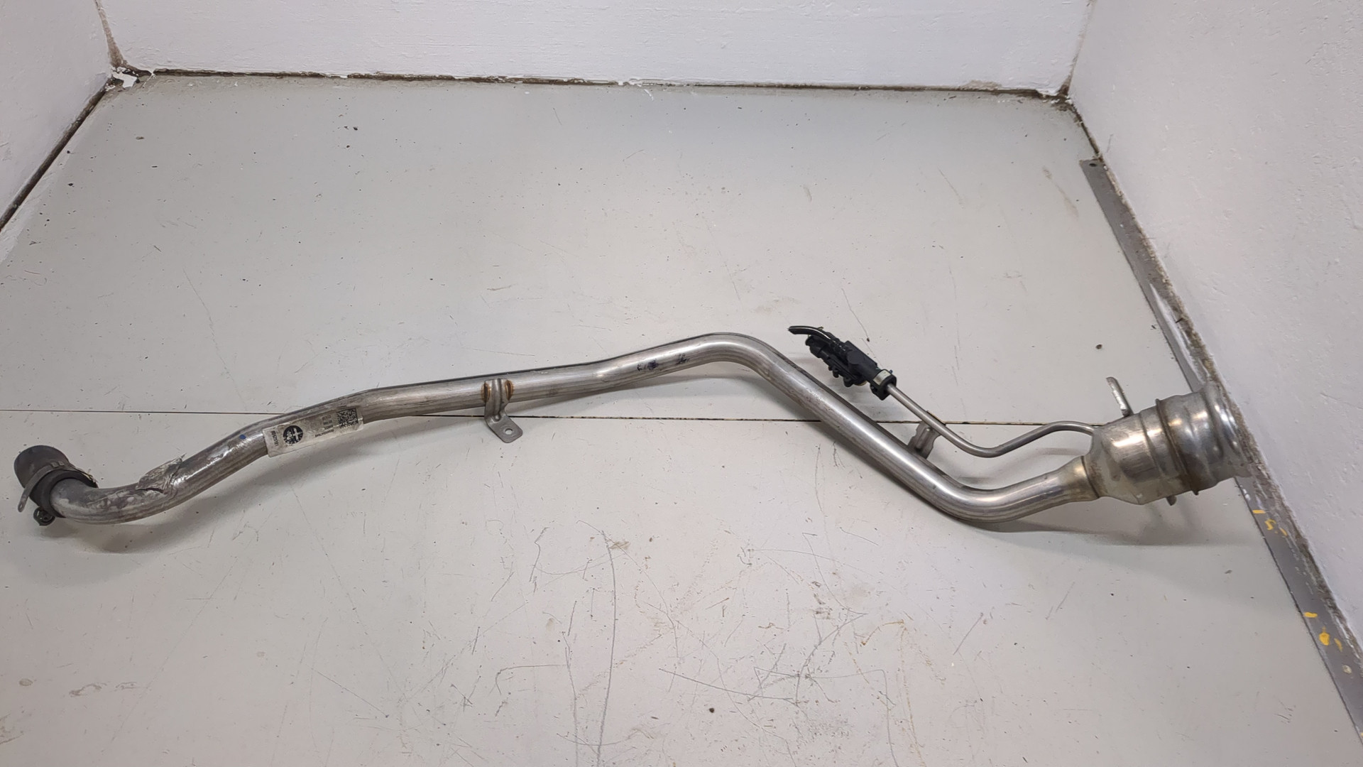 Горловина топливного бака